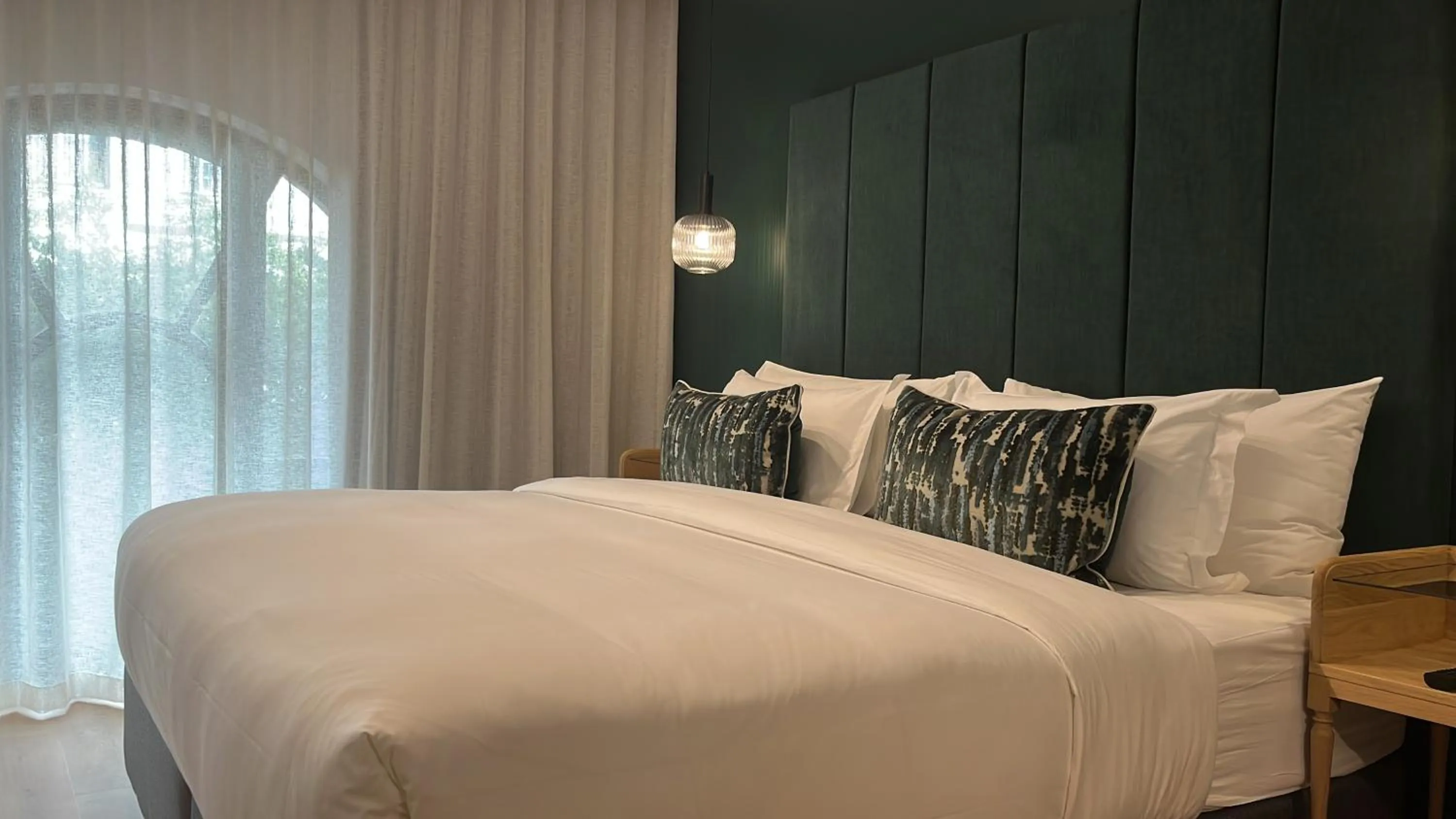 Bed in Old Bank Hotel - Lion Roars Hotels & Lodges