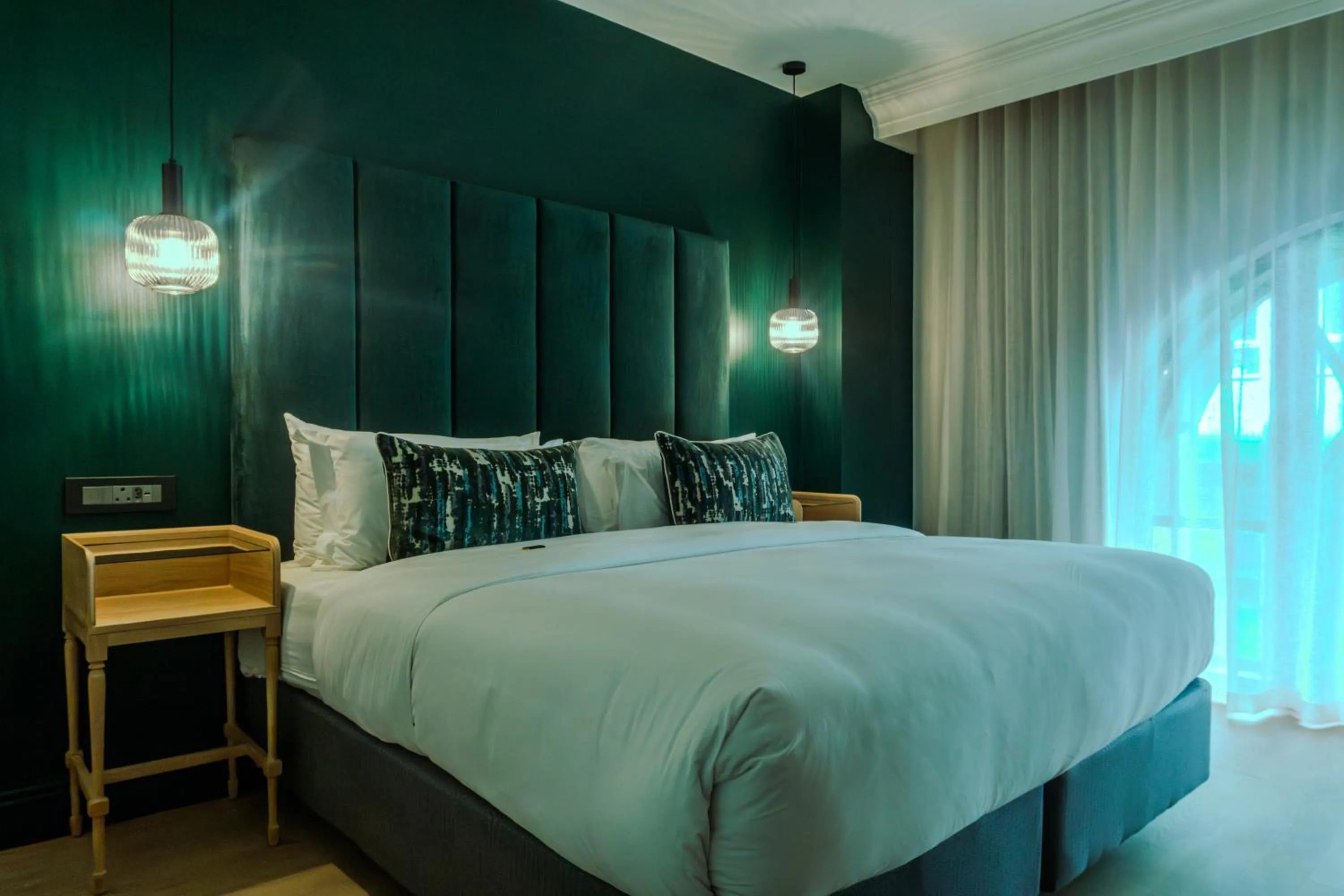 Bed in Old Bank Hotel - Lion Roars Hotels & Lodges