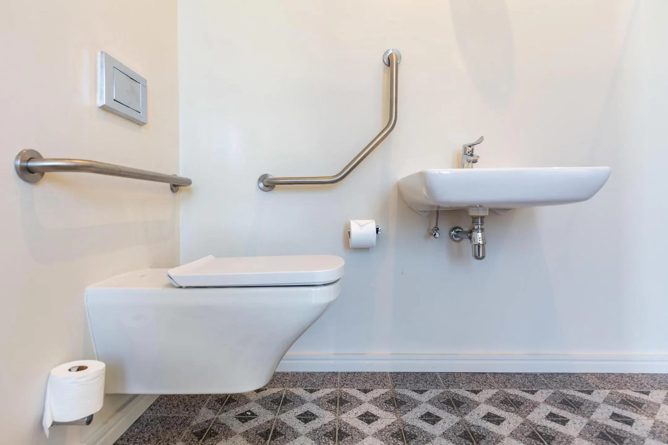 Bathroom in Old Bank Hotel - Lion Roars Hotels & Lodges