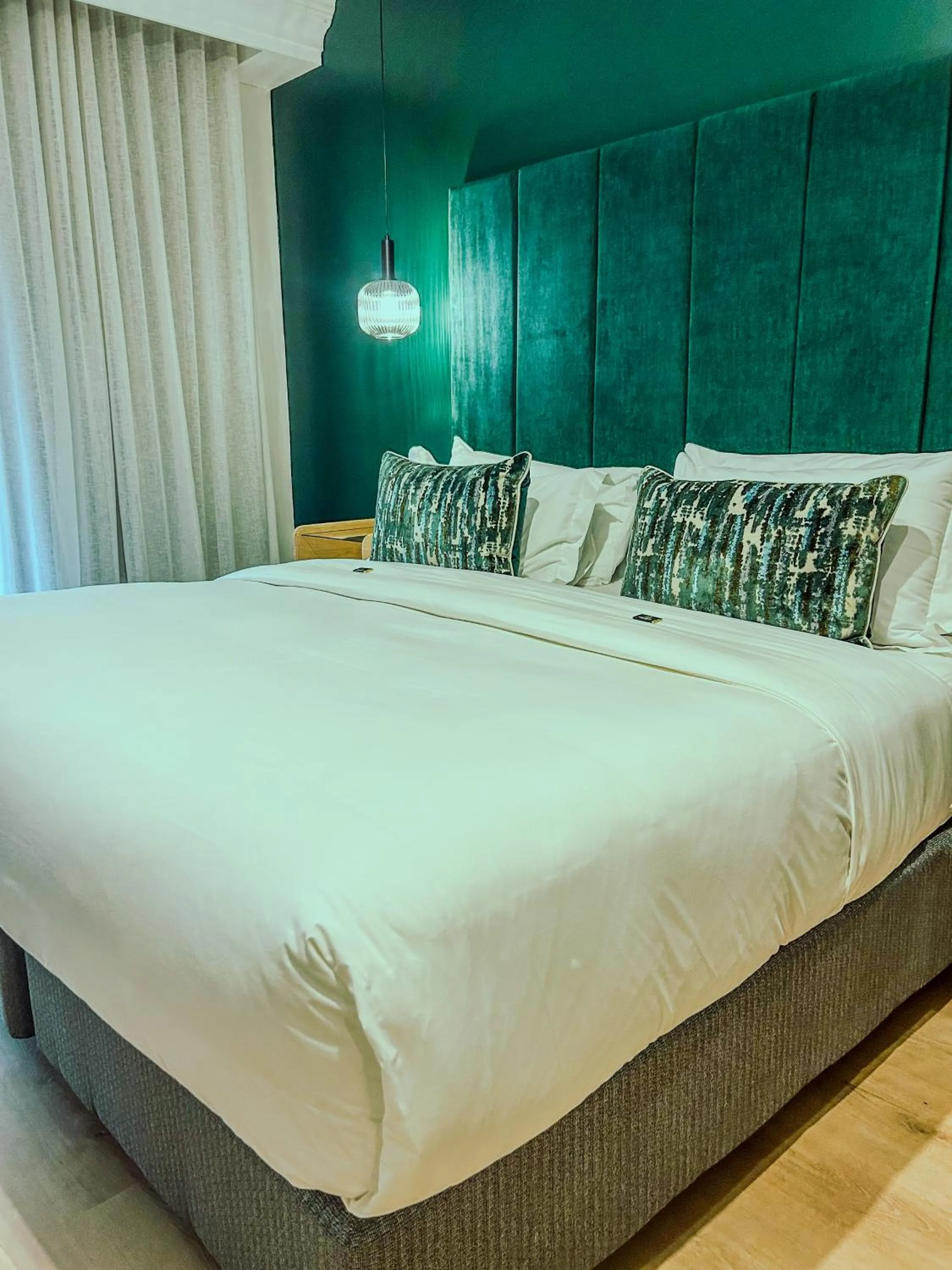 Bed in Old Bank Hotel - Lion Roars Hotels & Lodges