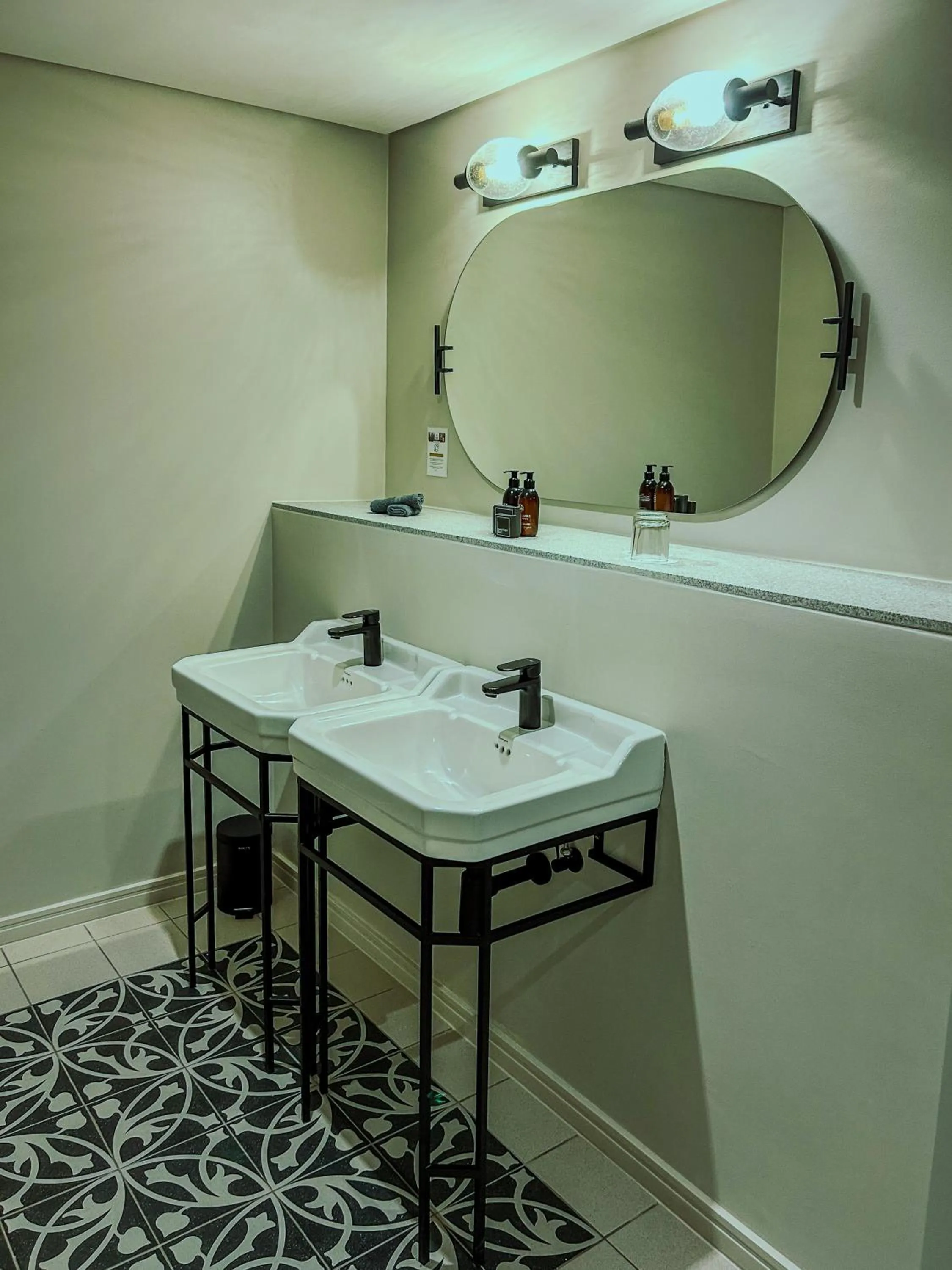 Bathroom in Old Bank Hotel - Lion Roars Hotels & Lodges