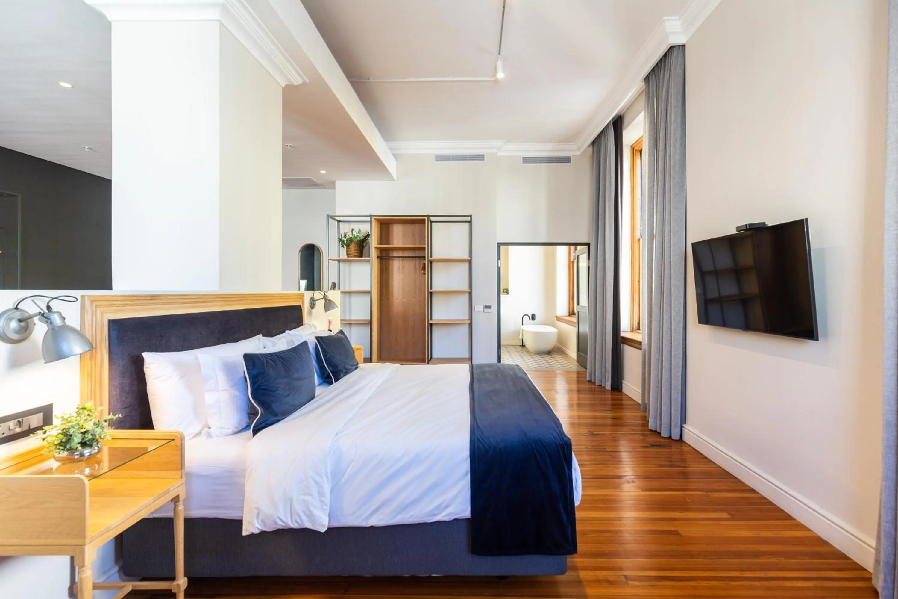 Bed in Old Bank Hotel - Lion Roars Hotels & Lodges