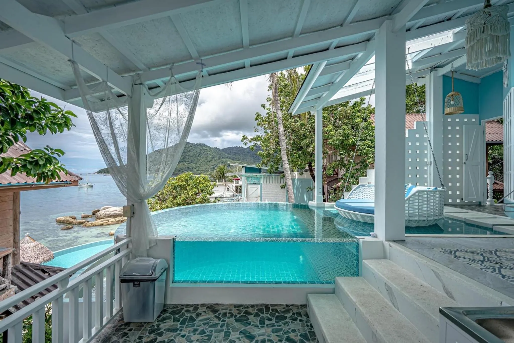 Swimming pool in DD Hut Koh Tao