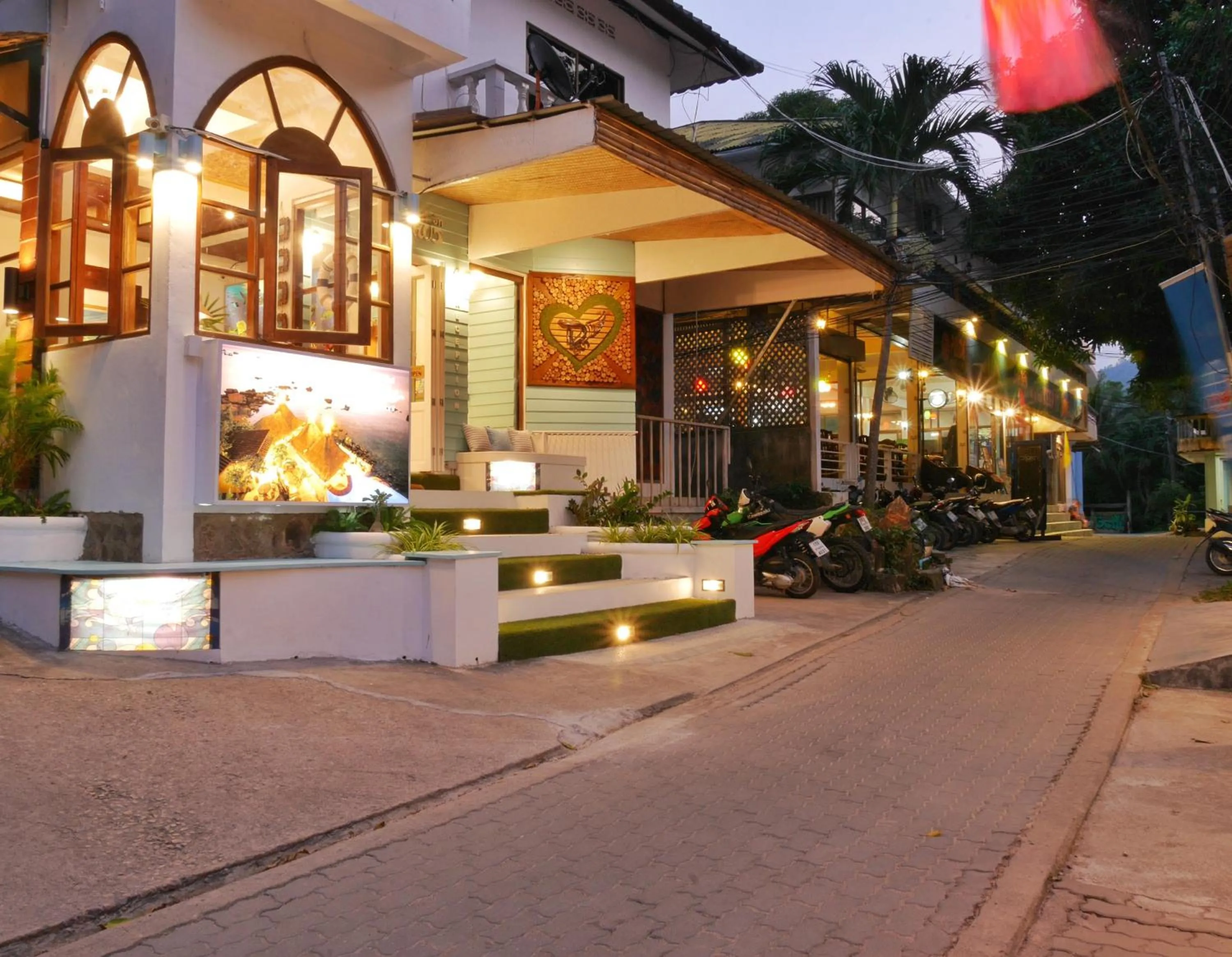 Facade/entrance in DD Hut Koh Tao