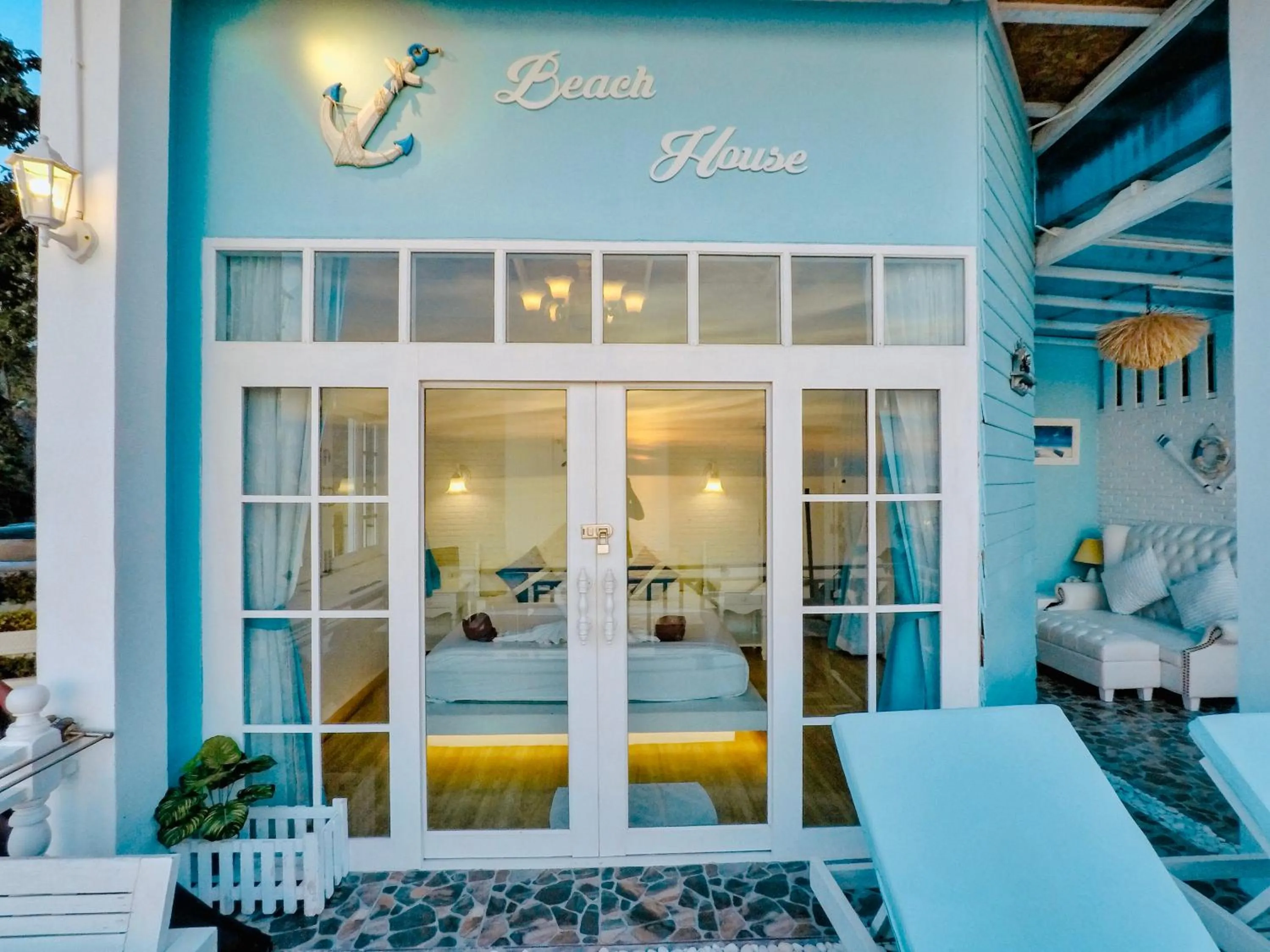 Photo of the whole room in DD Hut Koh Tao