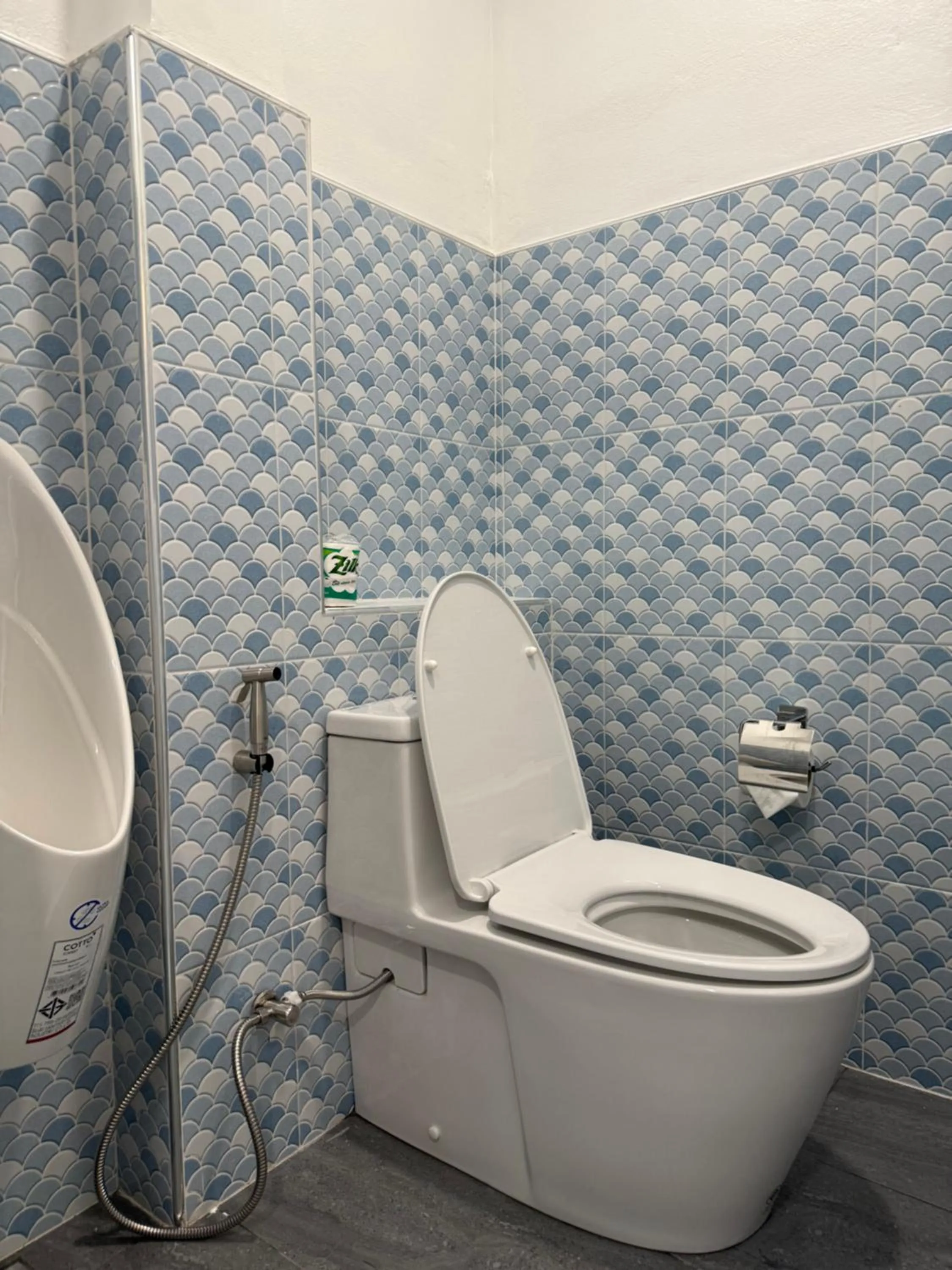 Toilet in DD Hut Koh Tao