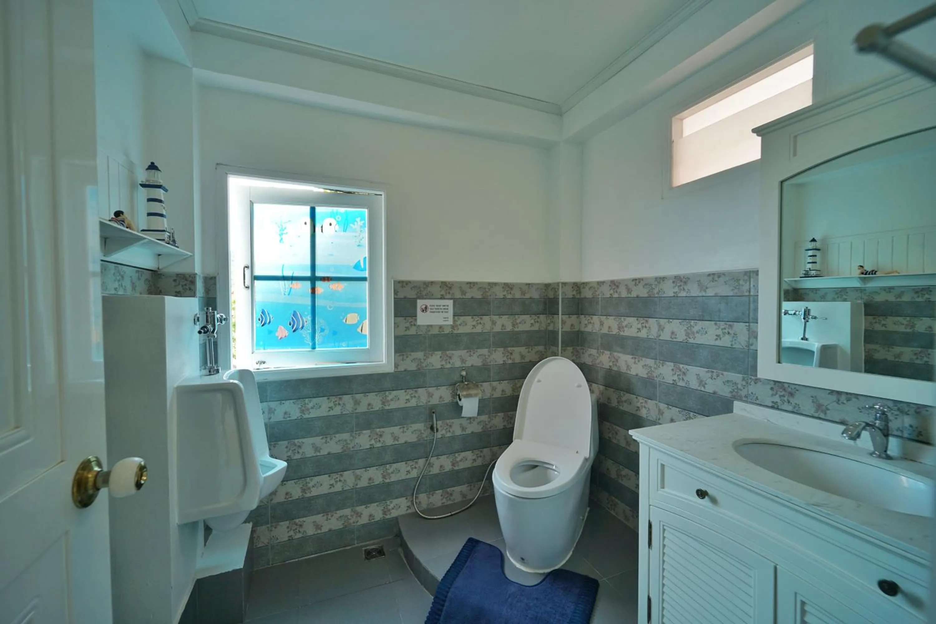 Bathroom in DD Hut Koh Tao