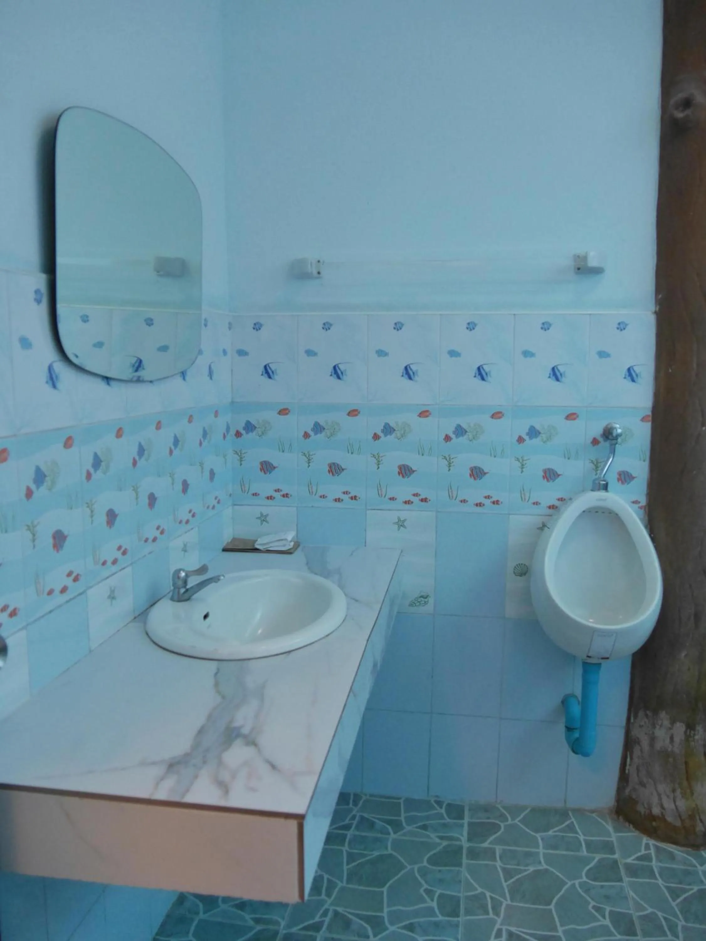 Bathroom in DD Hut Koh Tao