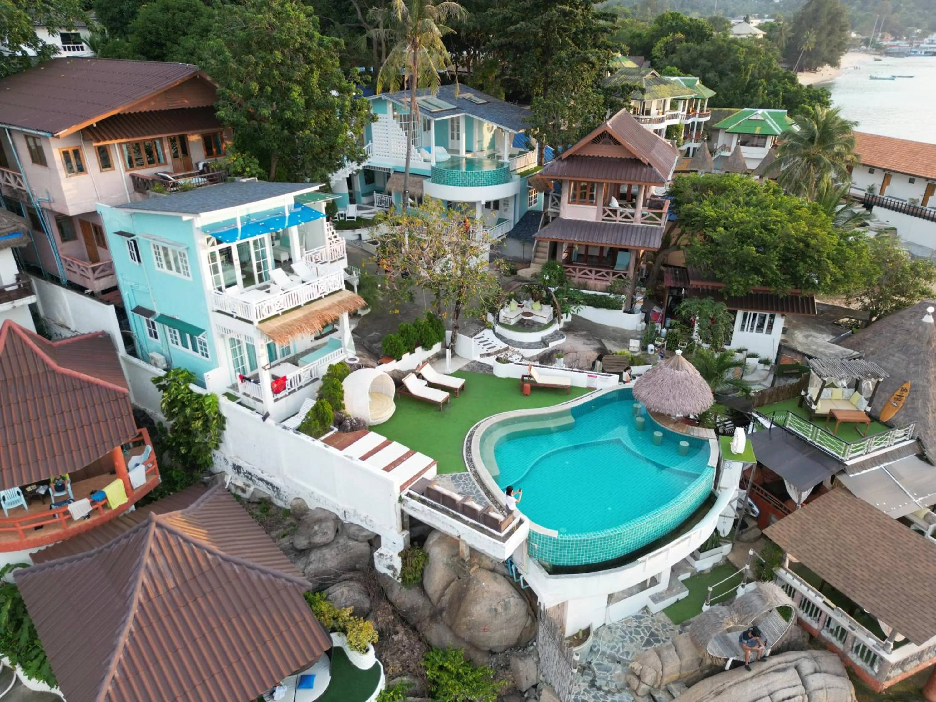 Photo of the whole room in DD Hut Koh Tao