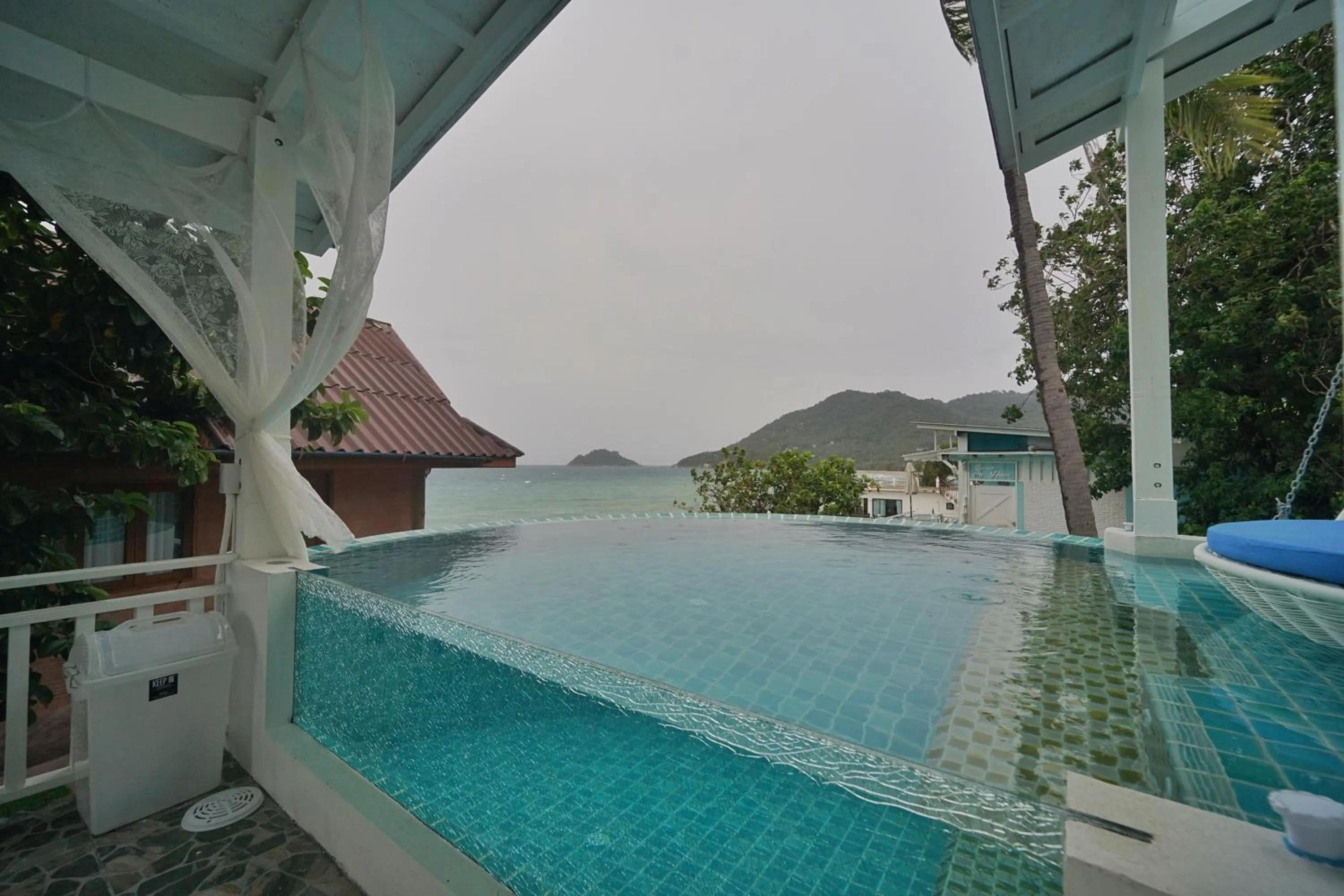 Swimming pool in DD Hut Koh Tao