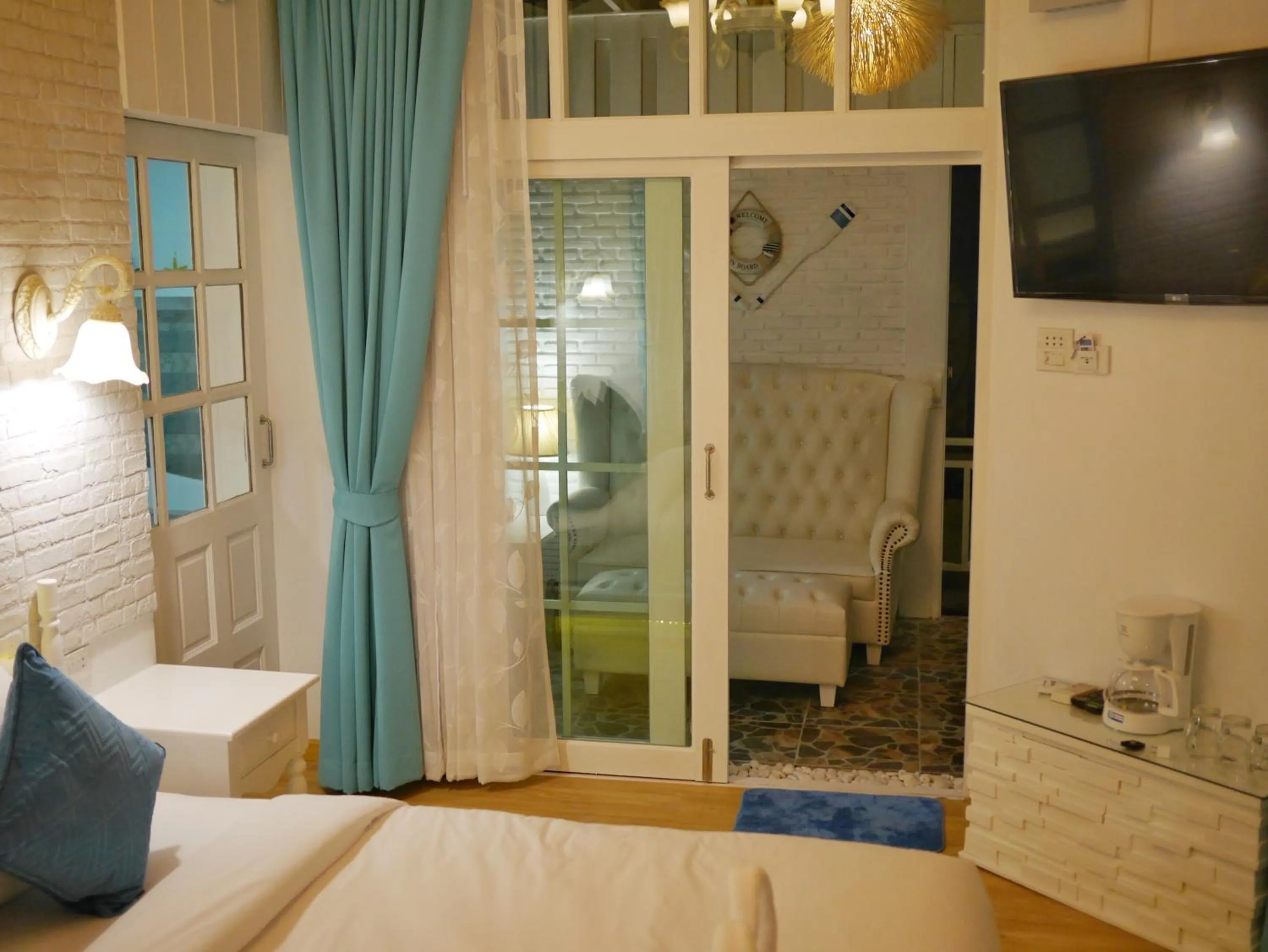 Bed in DD Hut Koh Tao