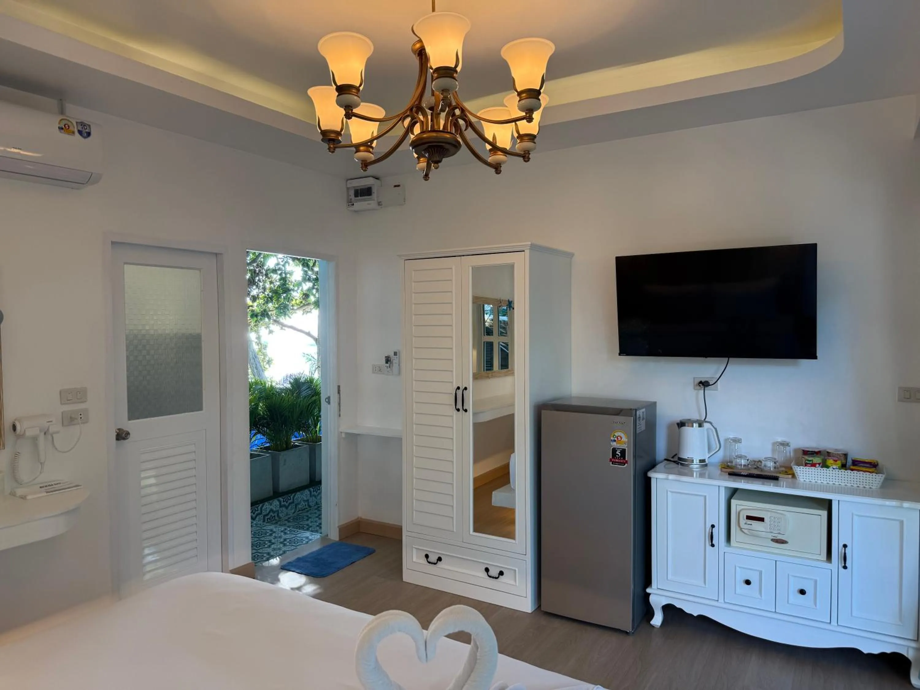 TV and multimedia, Bed in DD Hut Koh Tao