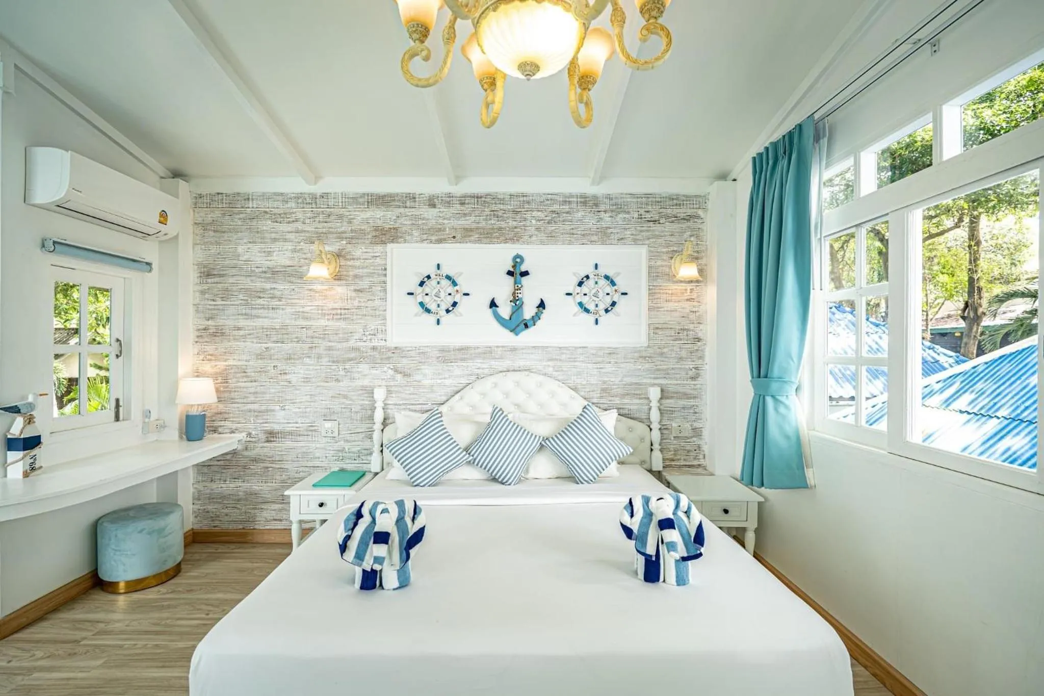 Bed in DD Hut Koh Tao