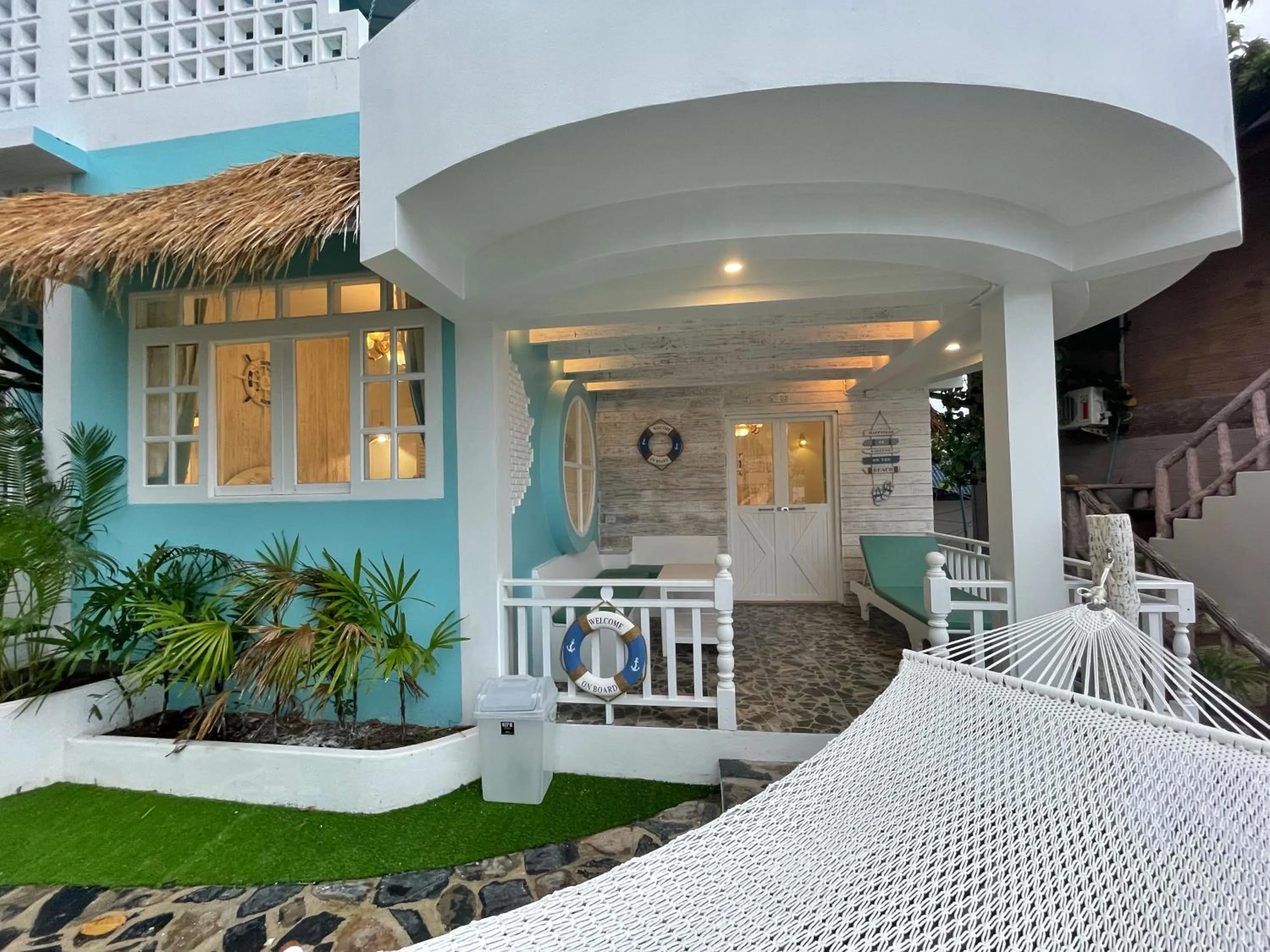 Facade/entrance in DD Hut Koh Tao