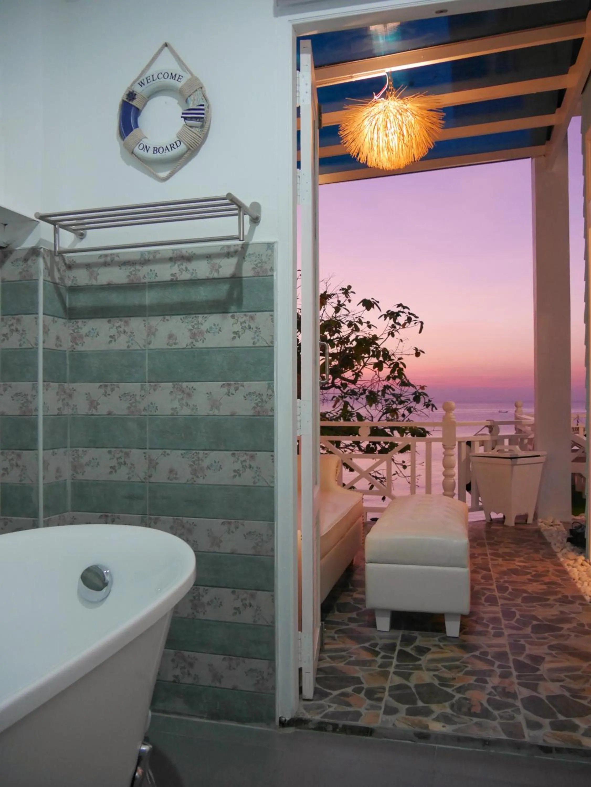 Shower in DD Hut Koh Tao