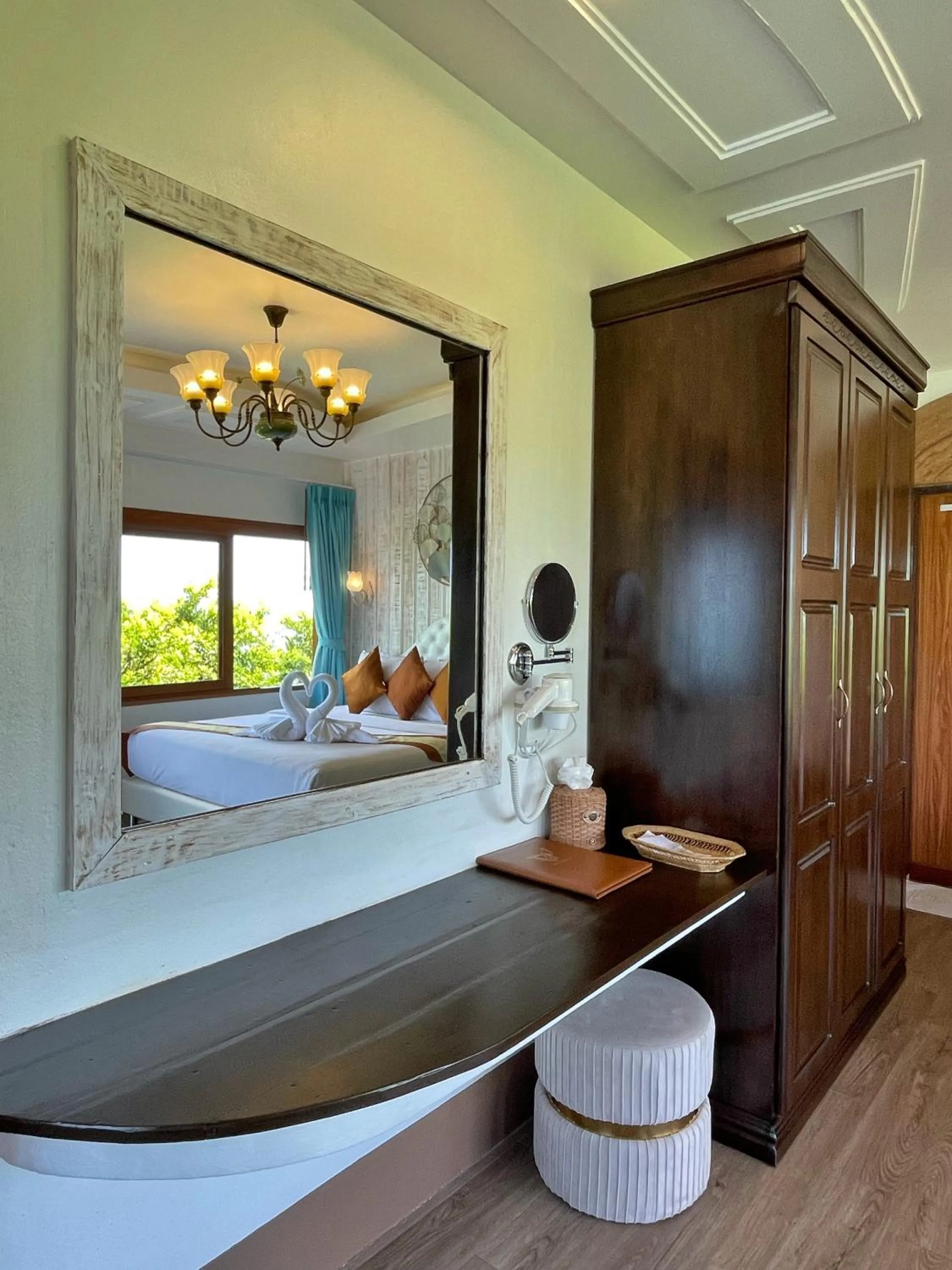 heating, Bed in DD Hut Koh Tao