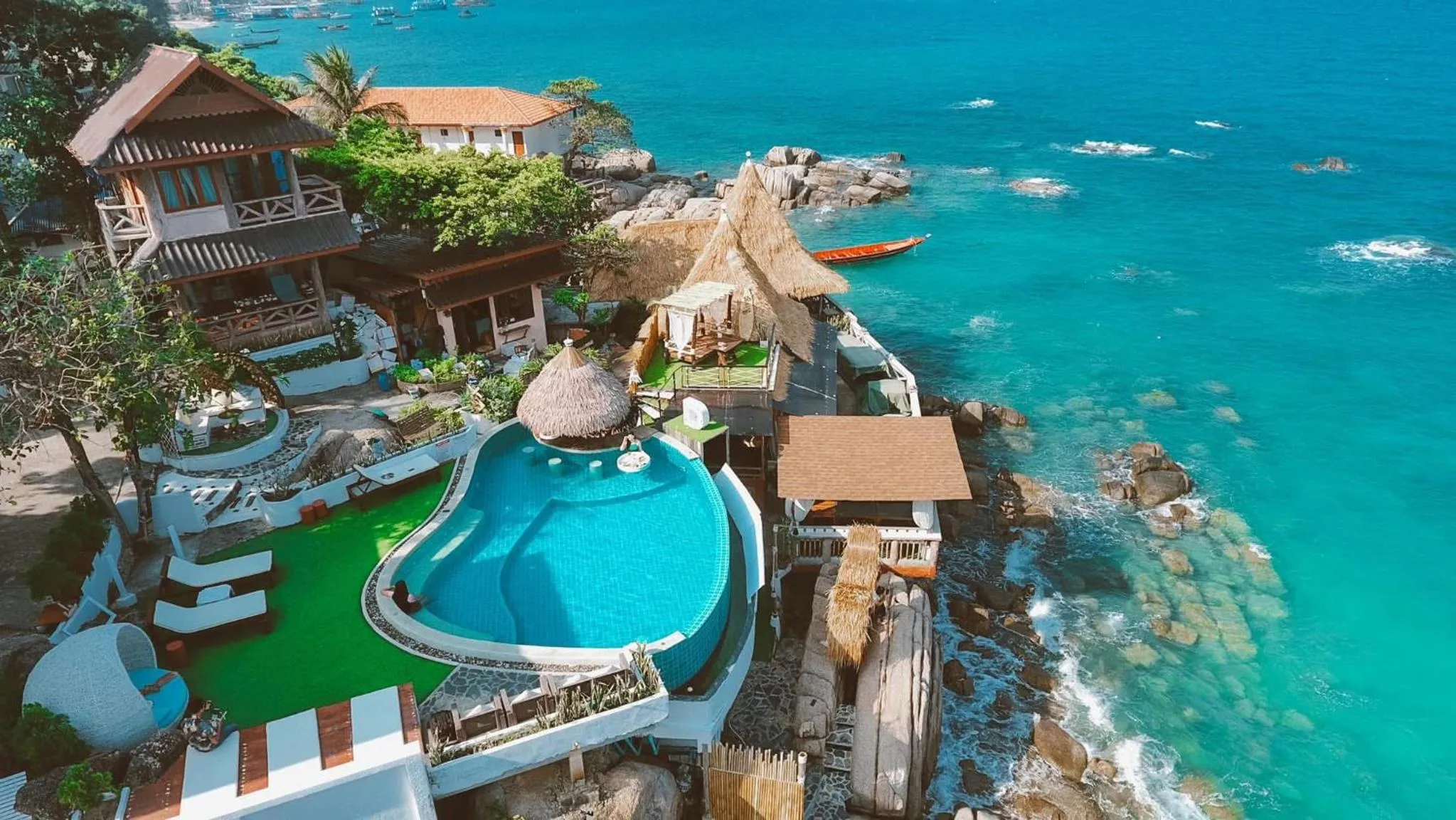 Swimming pool in DD Hut Koh Tao