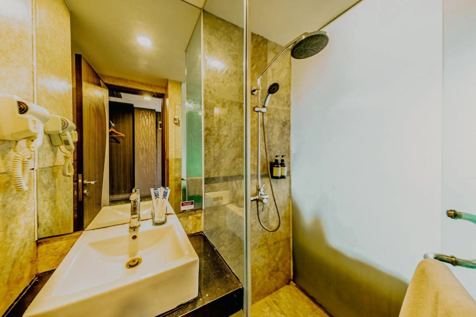 Shower in Serela Merdeka by KAGUM Hotels