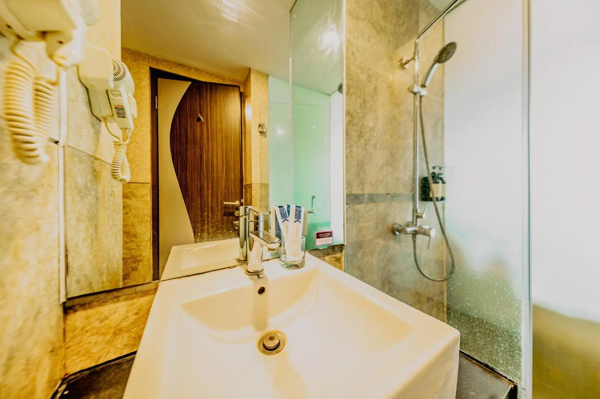 Shower in Serela Merdeka by KAGUM Hotels