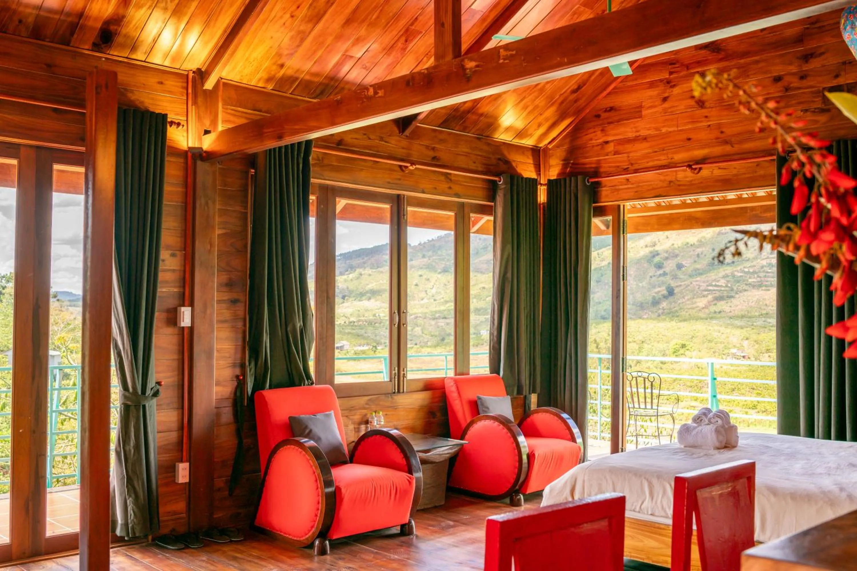 Mountain view in Ivory Falls Villa