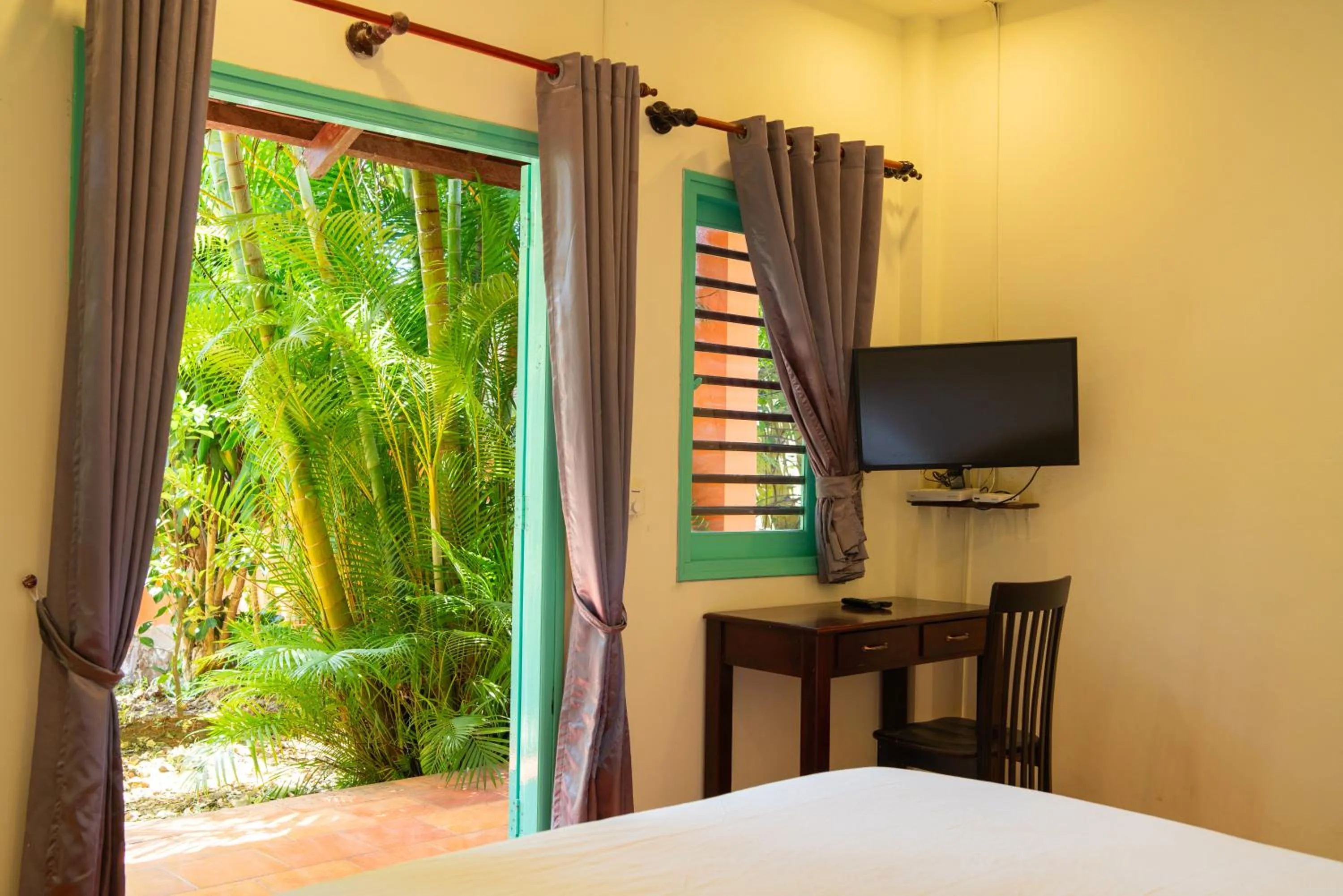 Bedroom, Bed in Ivory Falls Villa