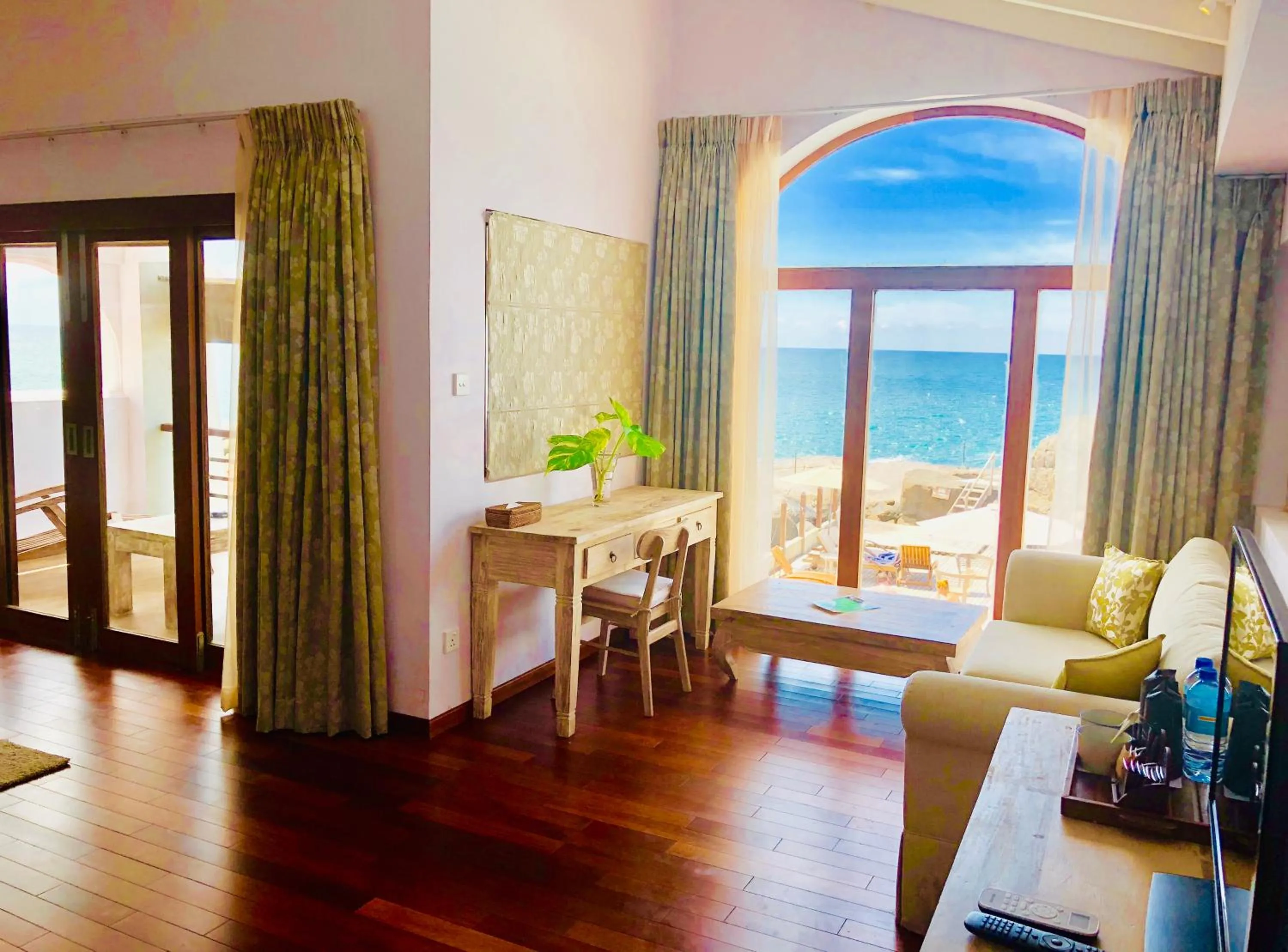 Sea view, Bed in Thaproban Pavilion Resort and Spa