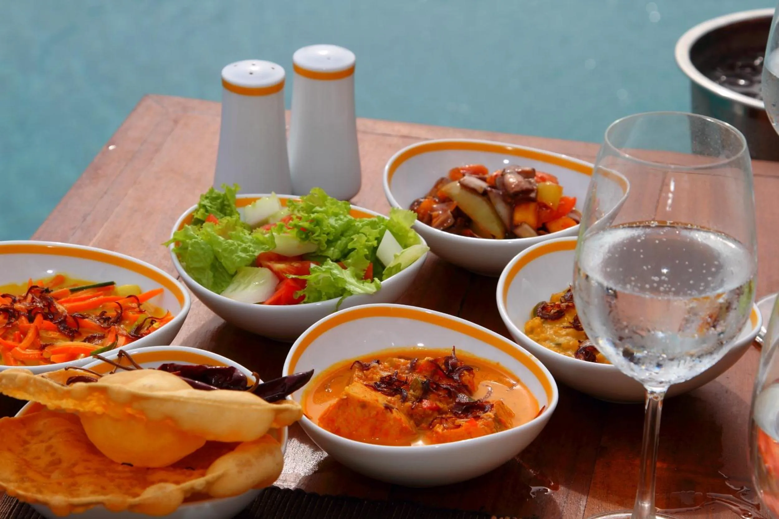 Food and drinks in Thaproban Pavilion Resort and Spa