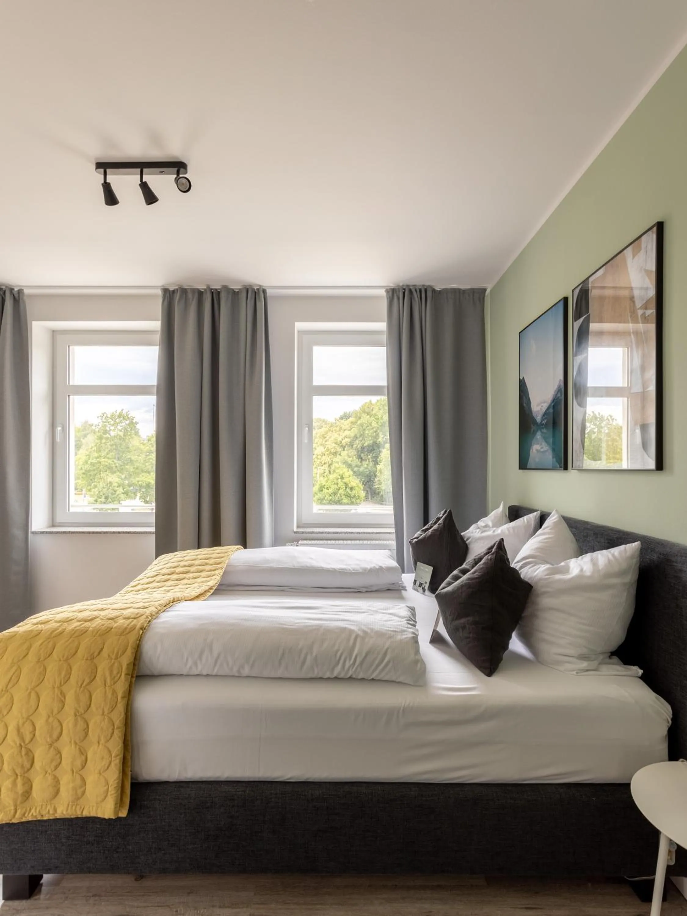 Bed in Limehome Chemnitz Hartmannstraße