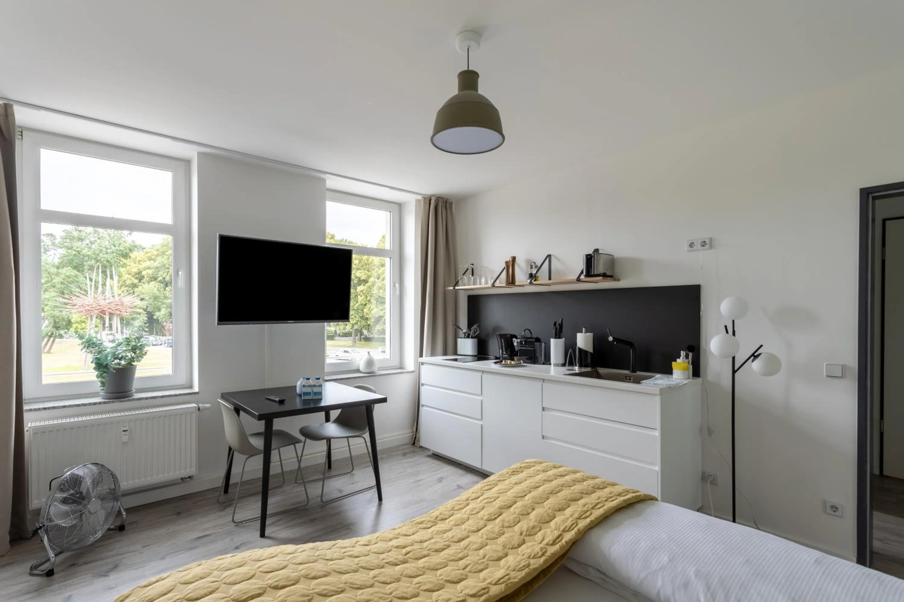 TV and multimedia in Limehome Chemnitz Hartmannstraße