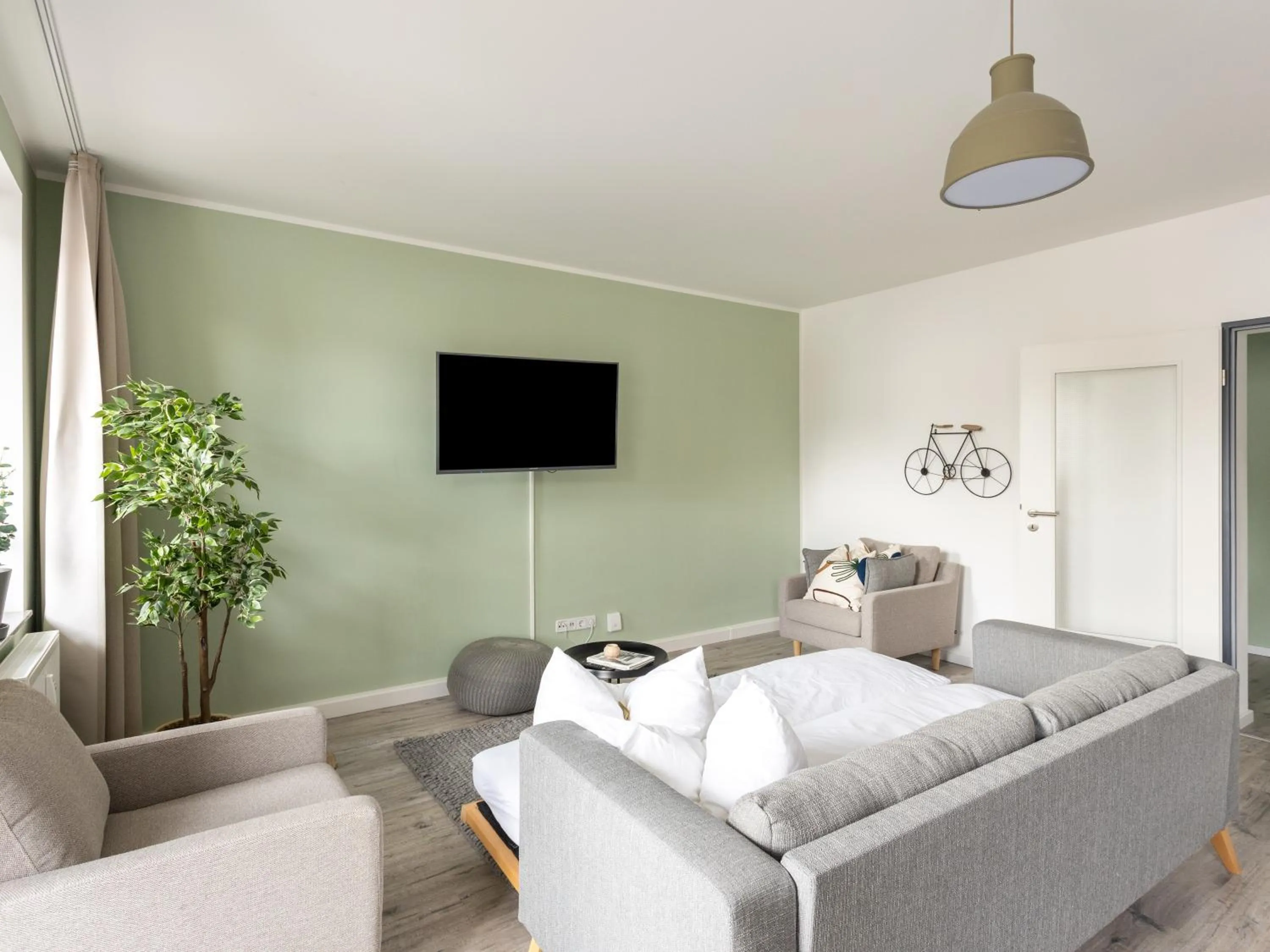 TV and multimedia, Bed in Limehome Chemnitz Hartmannstraße