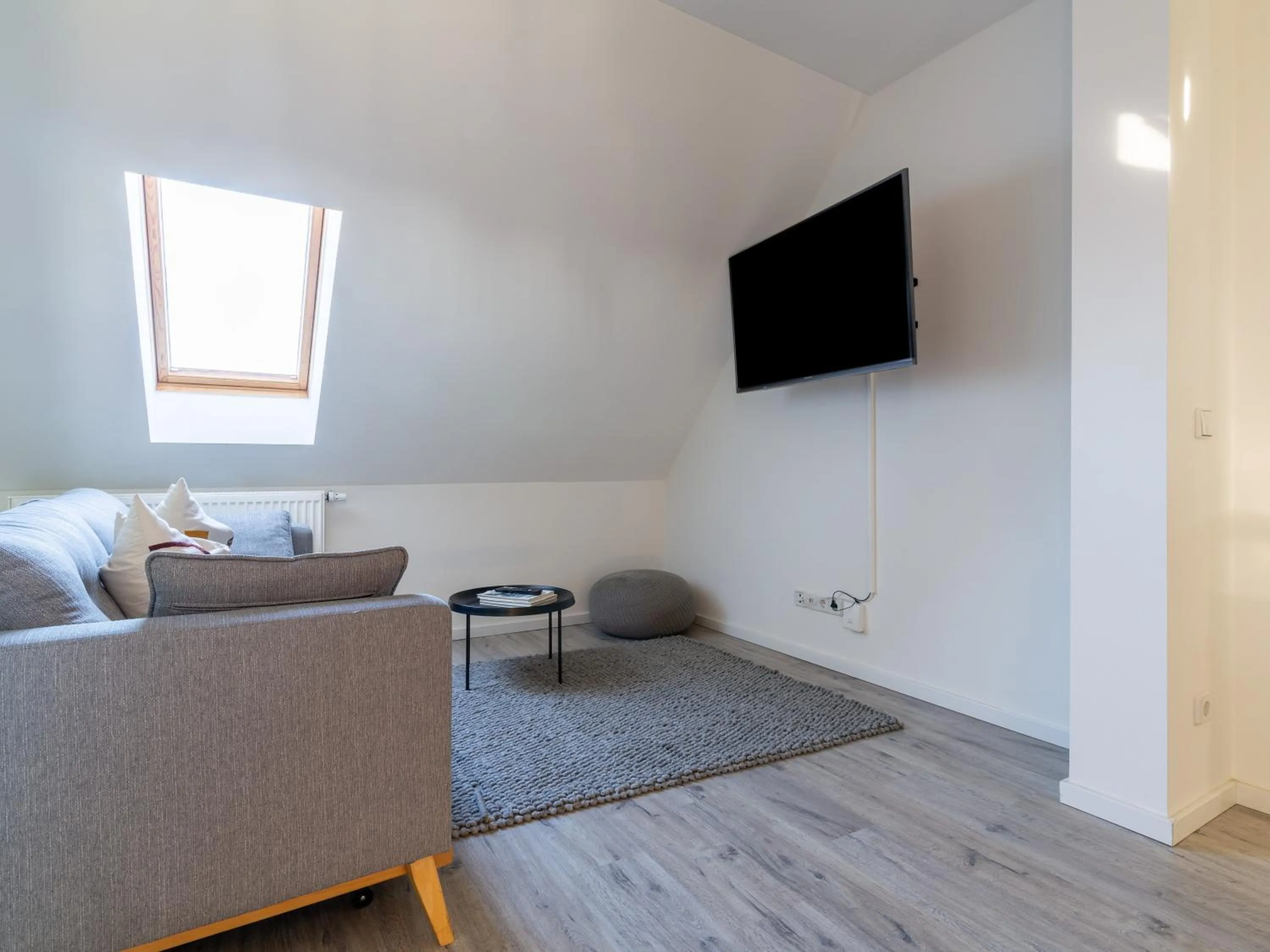 TV and multimedia in Limehome Chemnitz Hartmannstraße