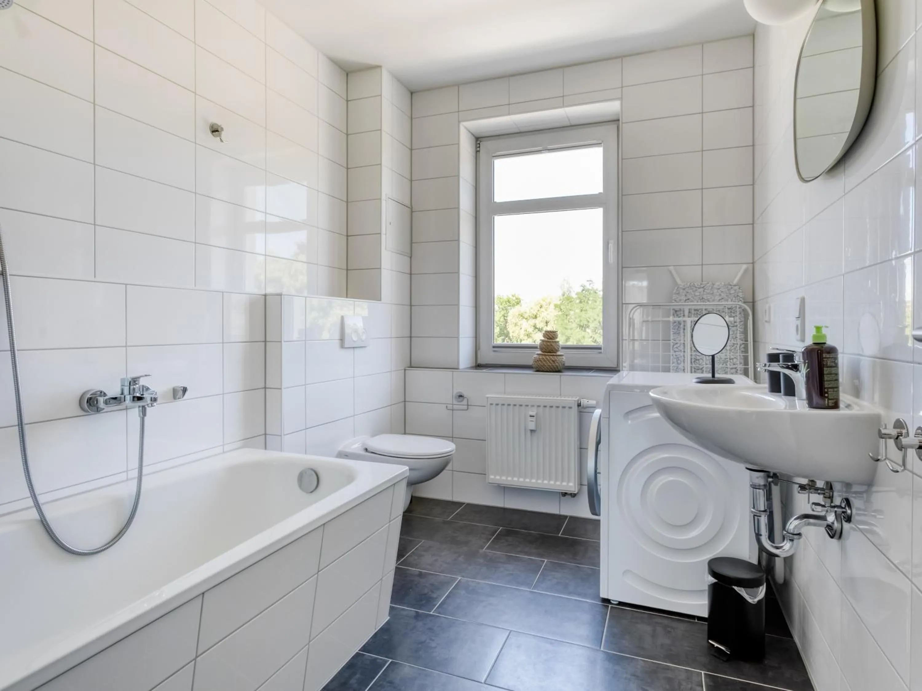 Bathroom in Limehome Chemnitz Hartmannstraße