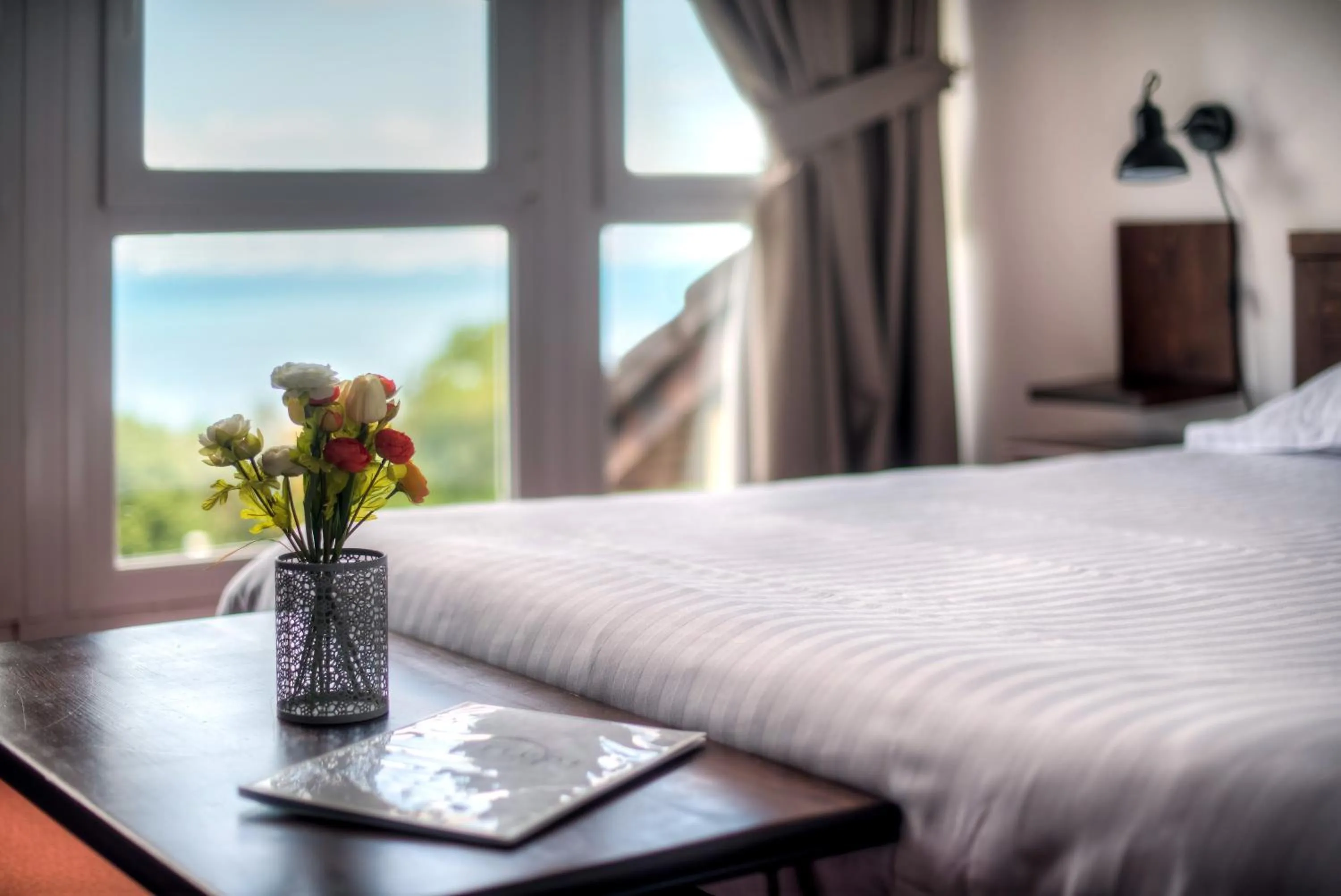 Lake view, Bed in Zenitude Evian Les Terrasses du Lac, an Ascend Collection Hotel