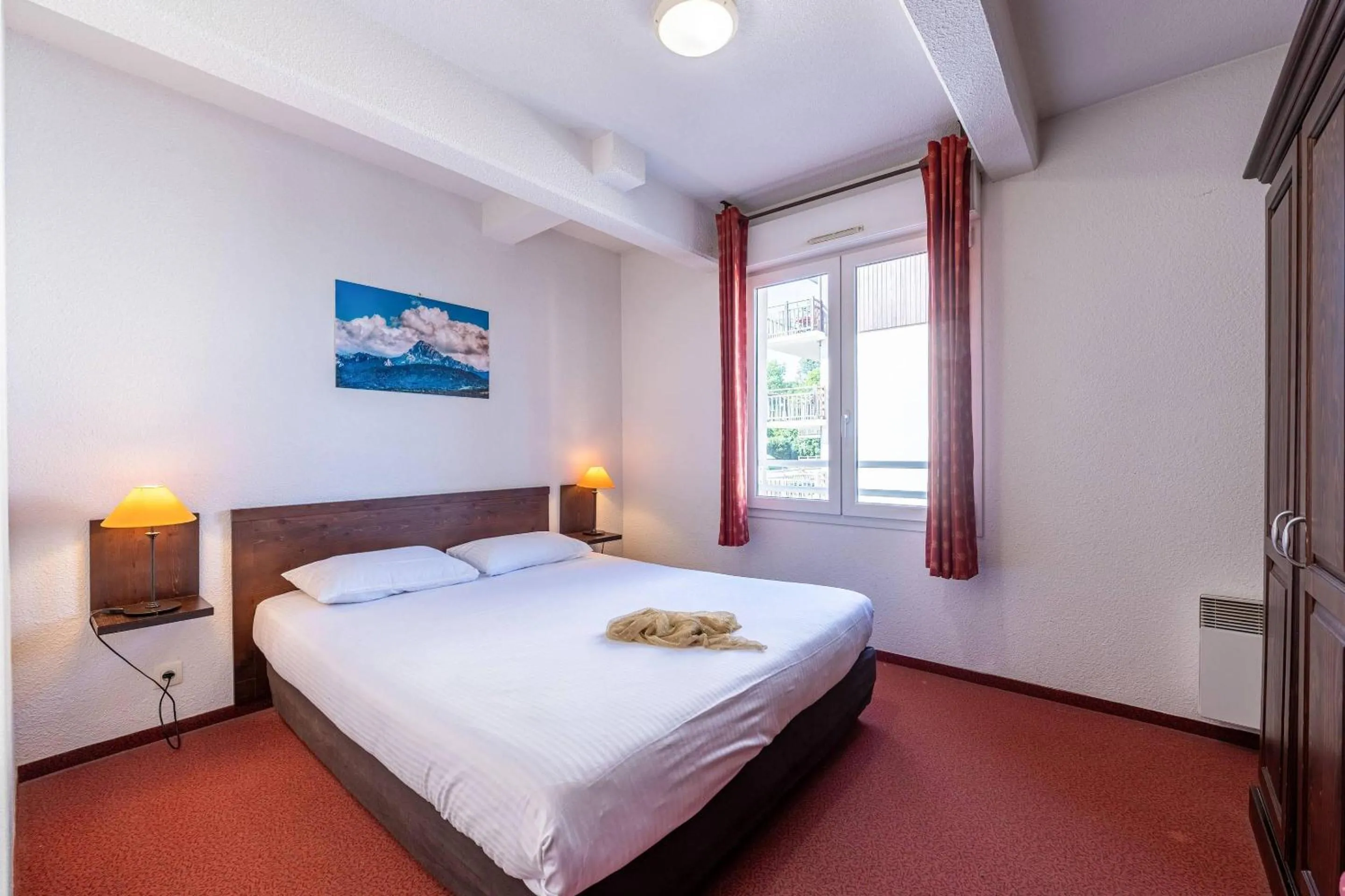 Bedroom, Bed in Zenitude Evian Les Terrasses du Lac, an Ascend Collection Hotel