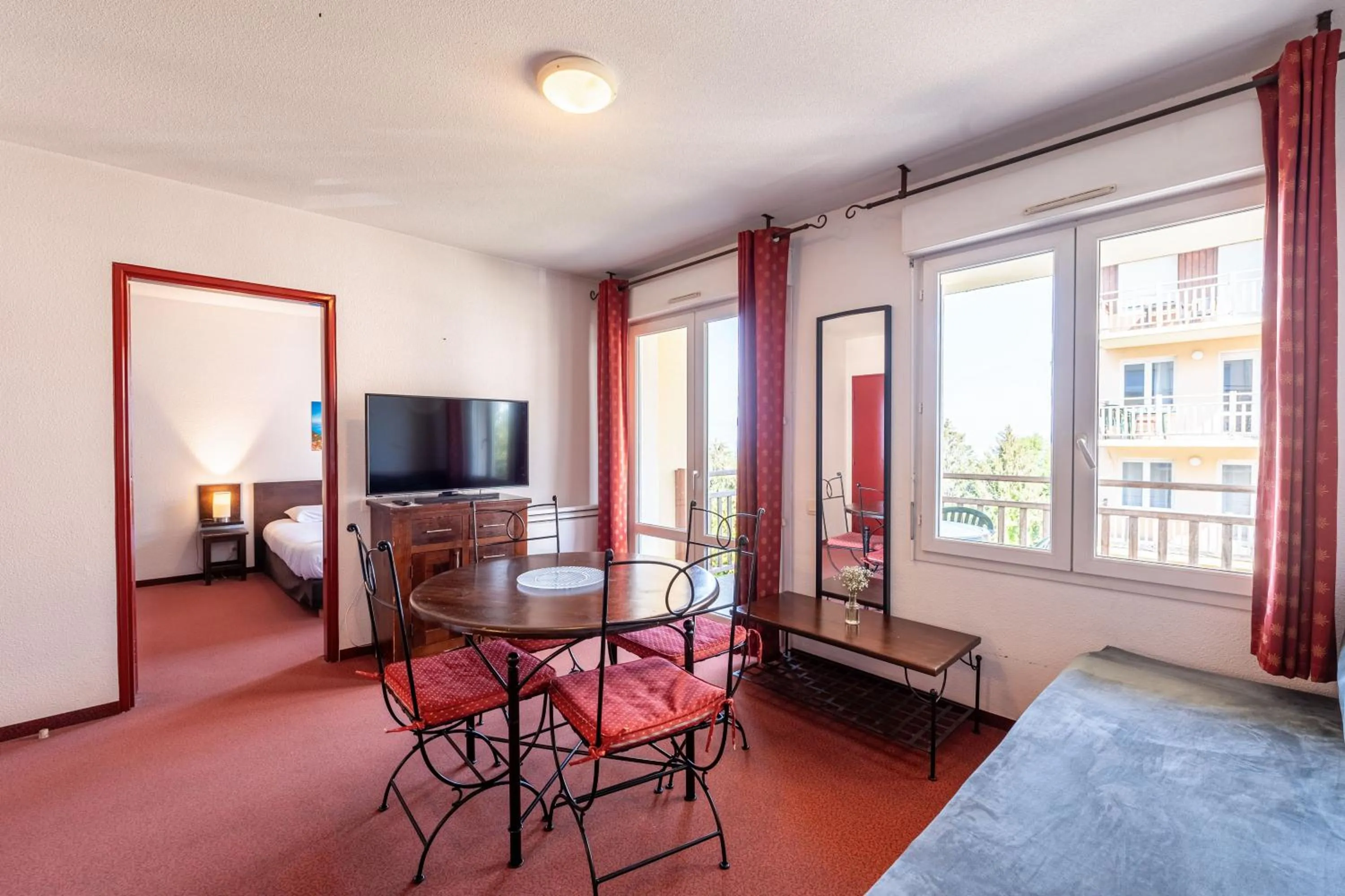 Living room in Zenitude Evian Les Terrasses du Lac, an Ascend Collection Hotel