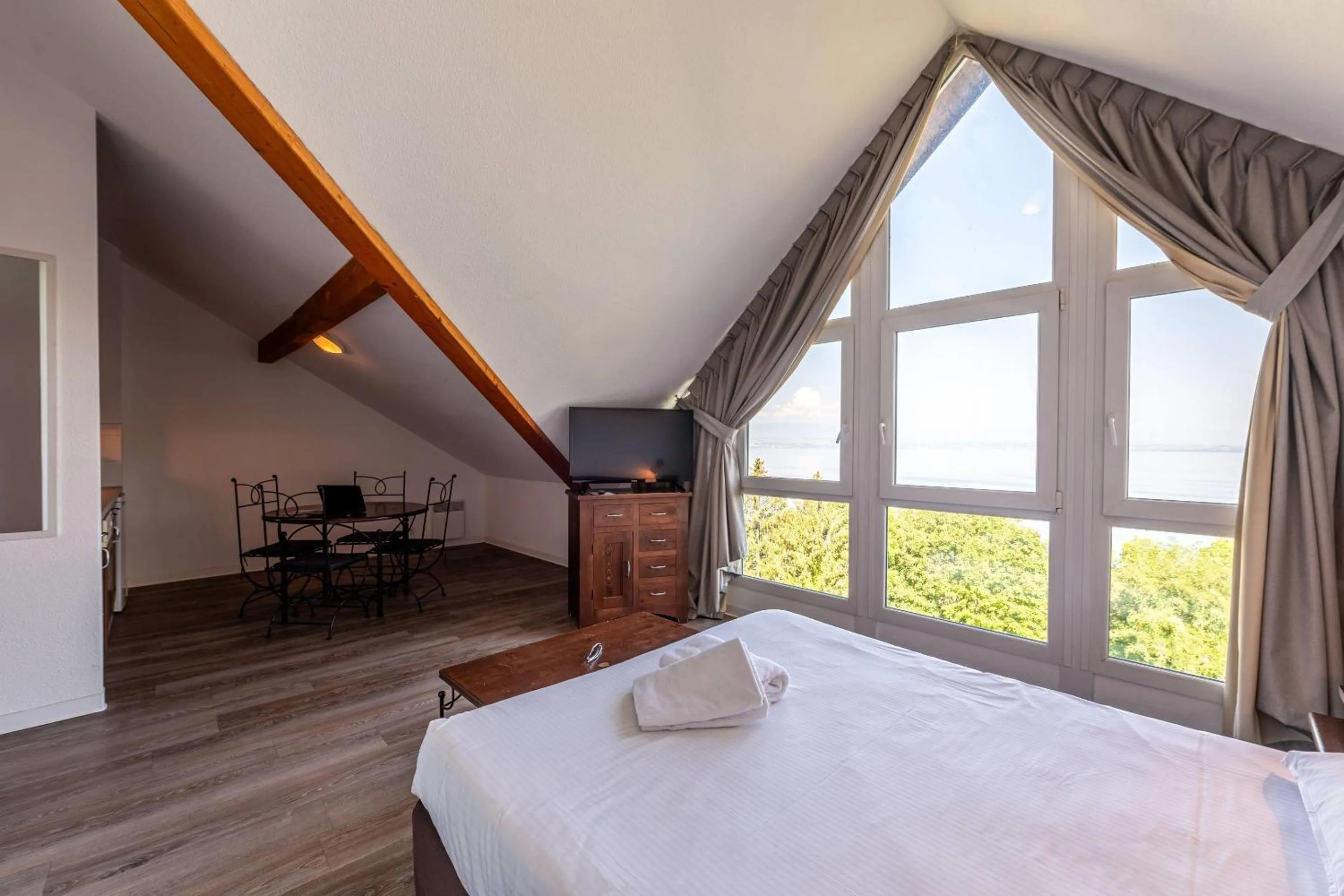 Bedroom, Bed in Zenitude Evian Les Terrasses du Lac, an Ascend Collection Hotel