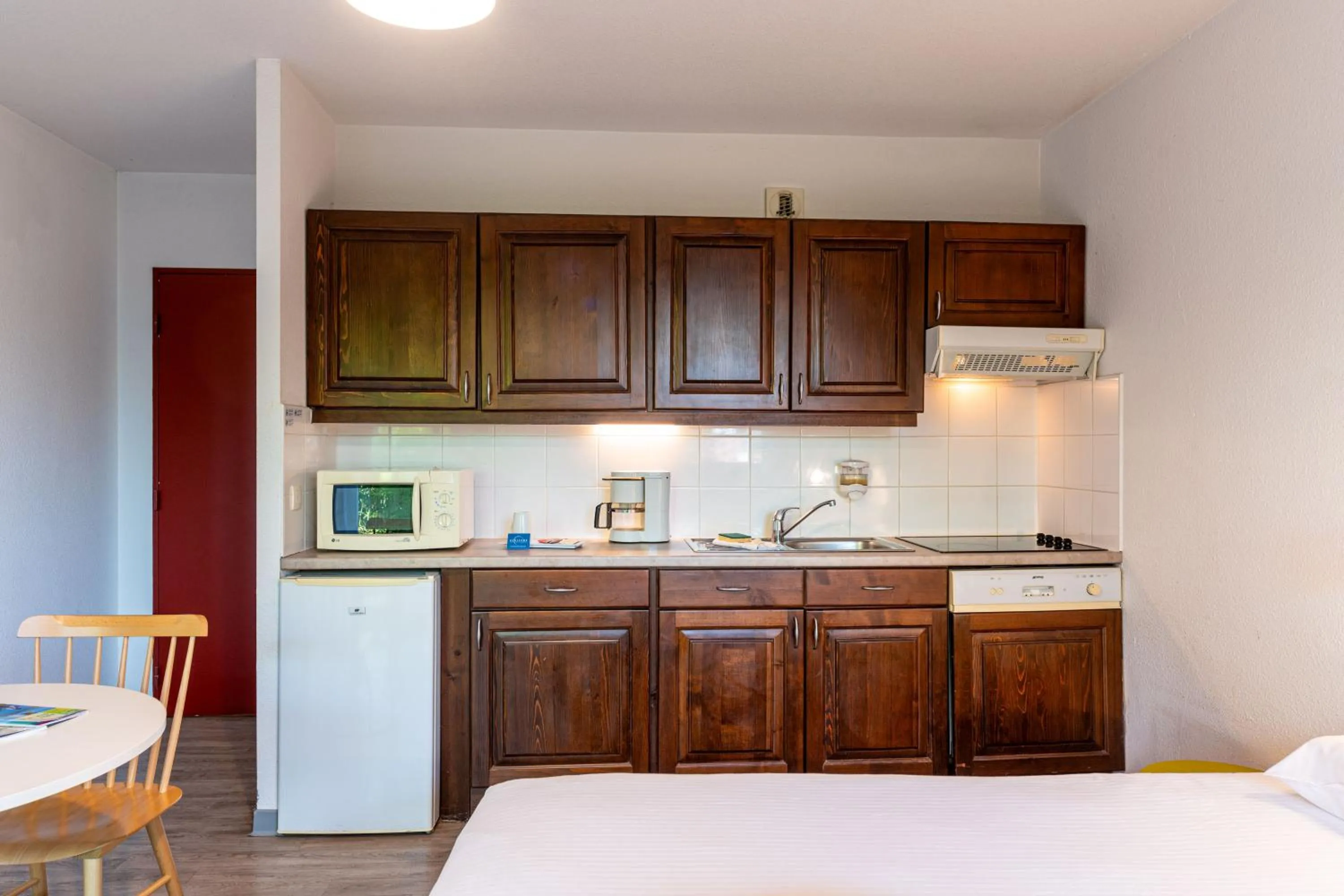 Kitchen or kitchenette in Zenitude Evian Les Terrasses du Lac, an Ascend Collection Hotel