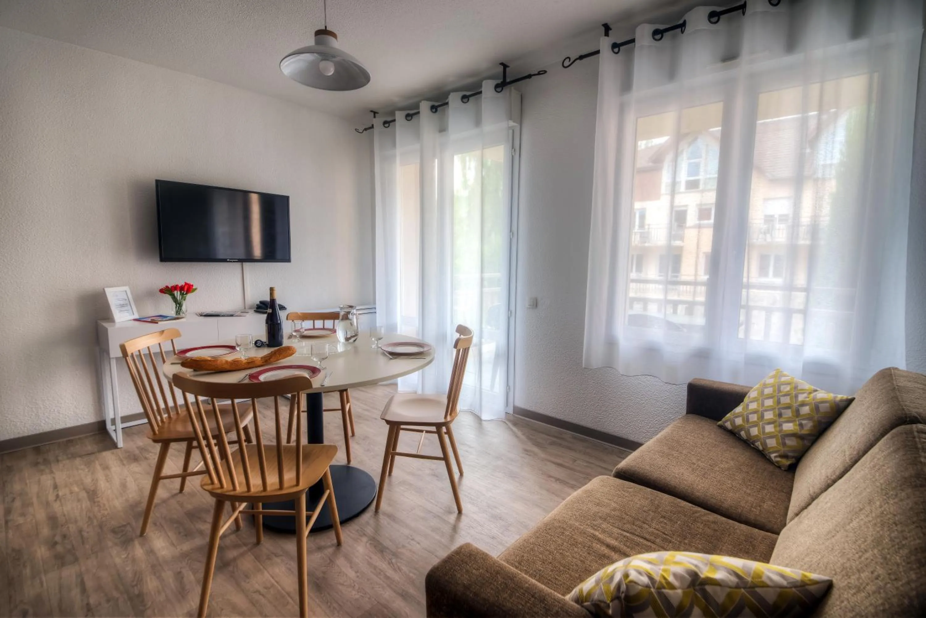 Living room in Zenitude Evian Les Terrasses du Lac, an Ascend Collection Hotel