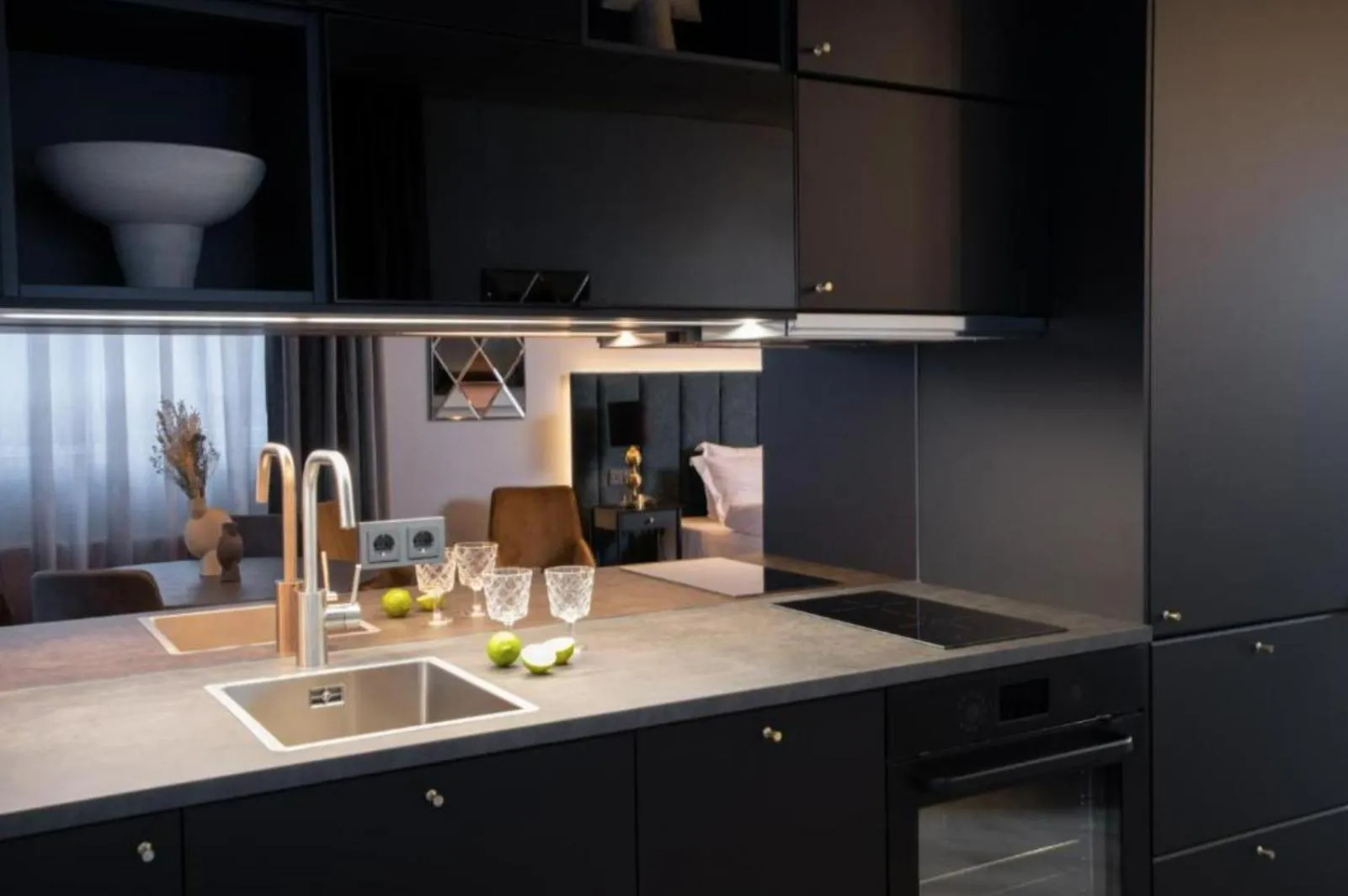 Kitchen or kitchenette in Backyard Apartments by Heimaleiga