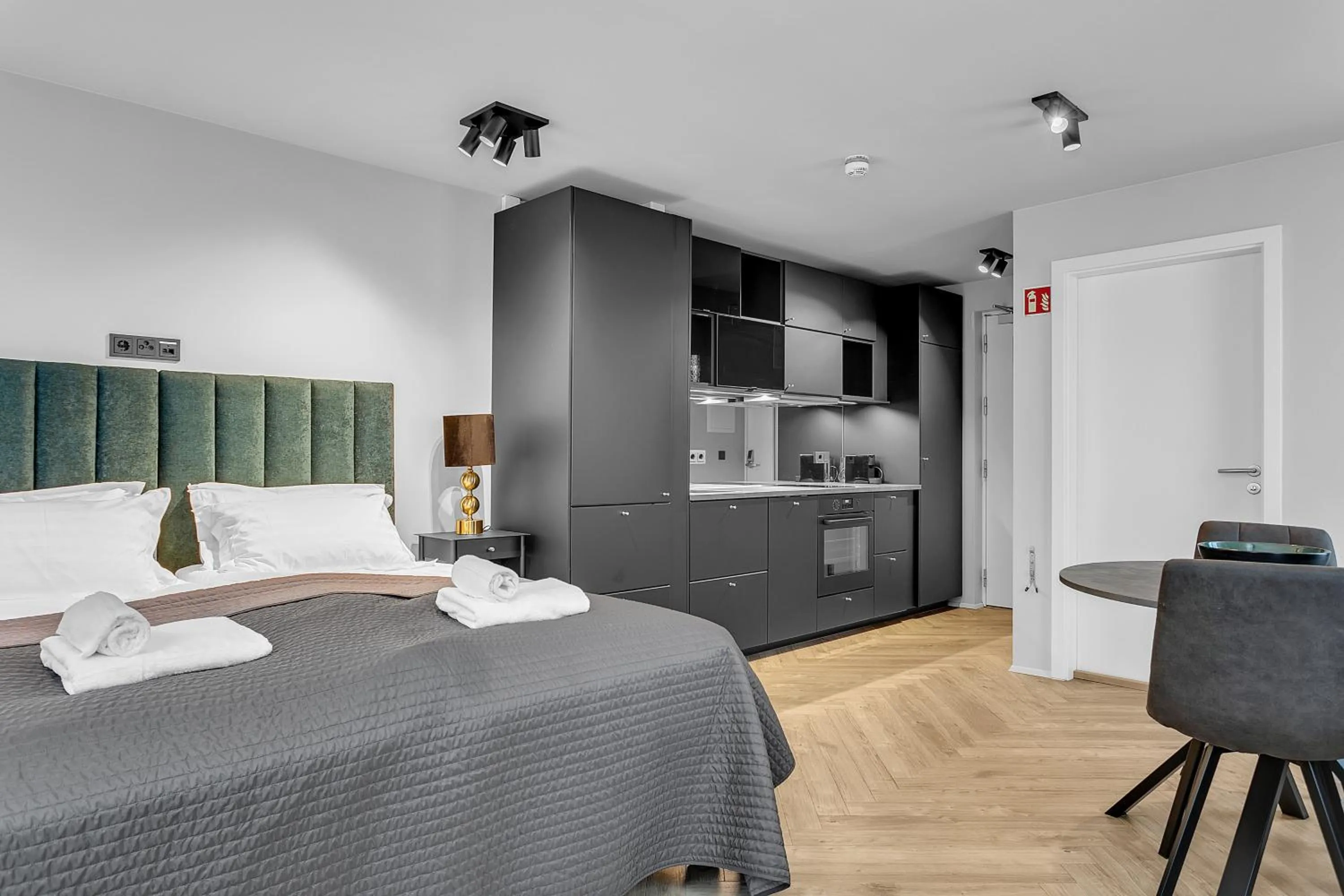 Bed in Backyard Apartments by Heimaleiga