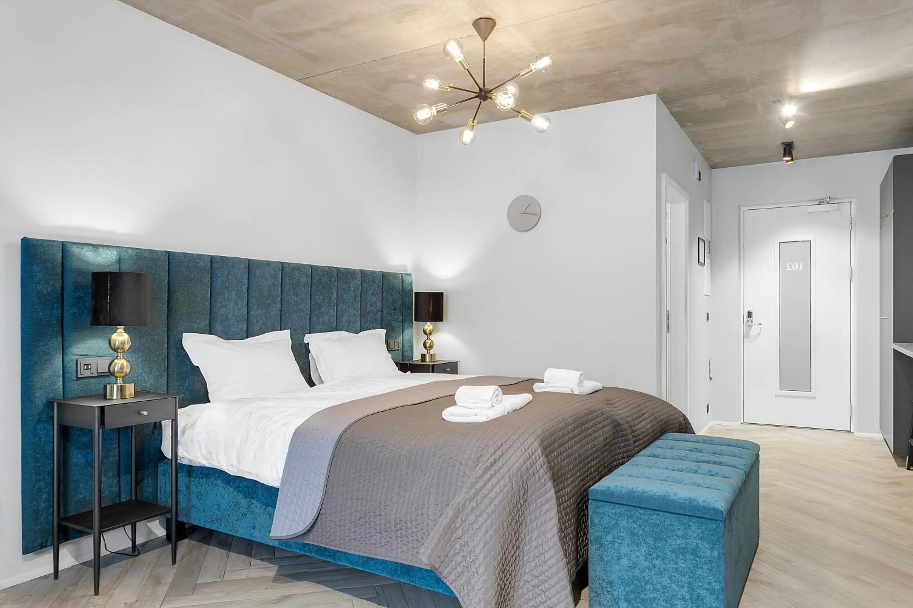 Bed in Backyard Apartments by Heimaleiga