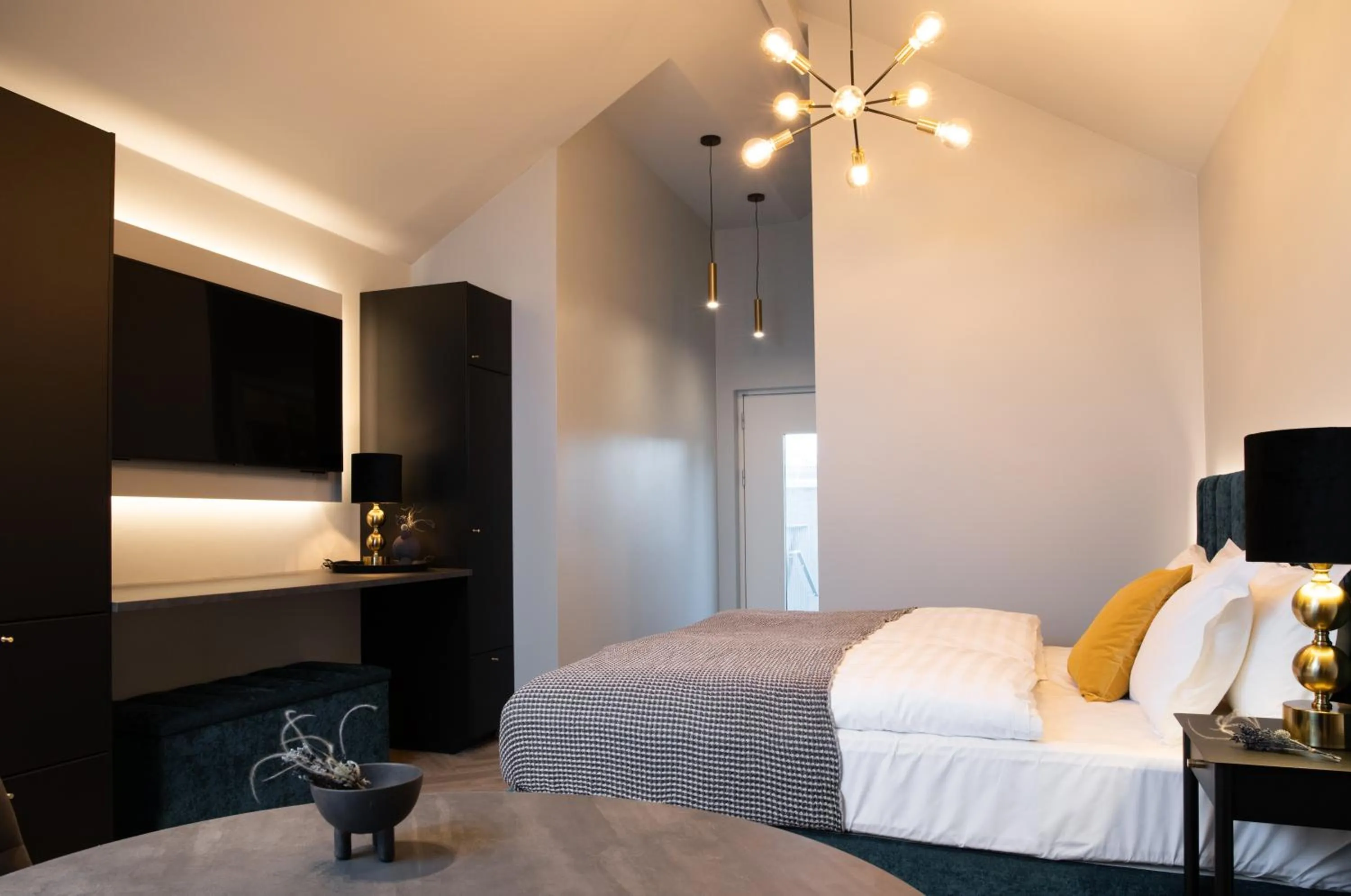 Photo of the whole room, Bed in Backyard Apartments by Heimaleiga