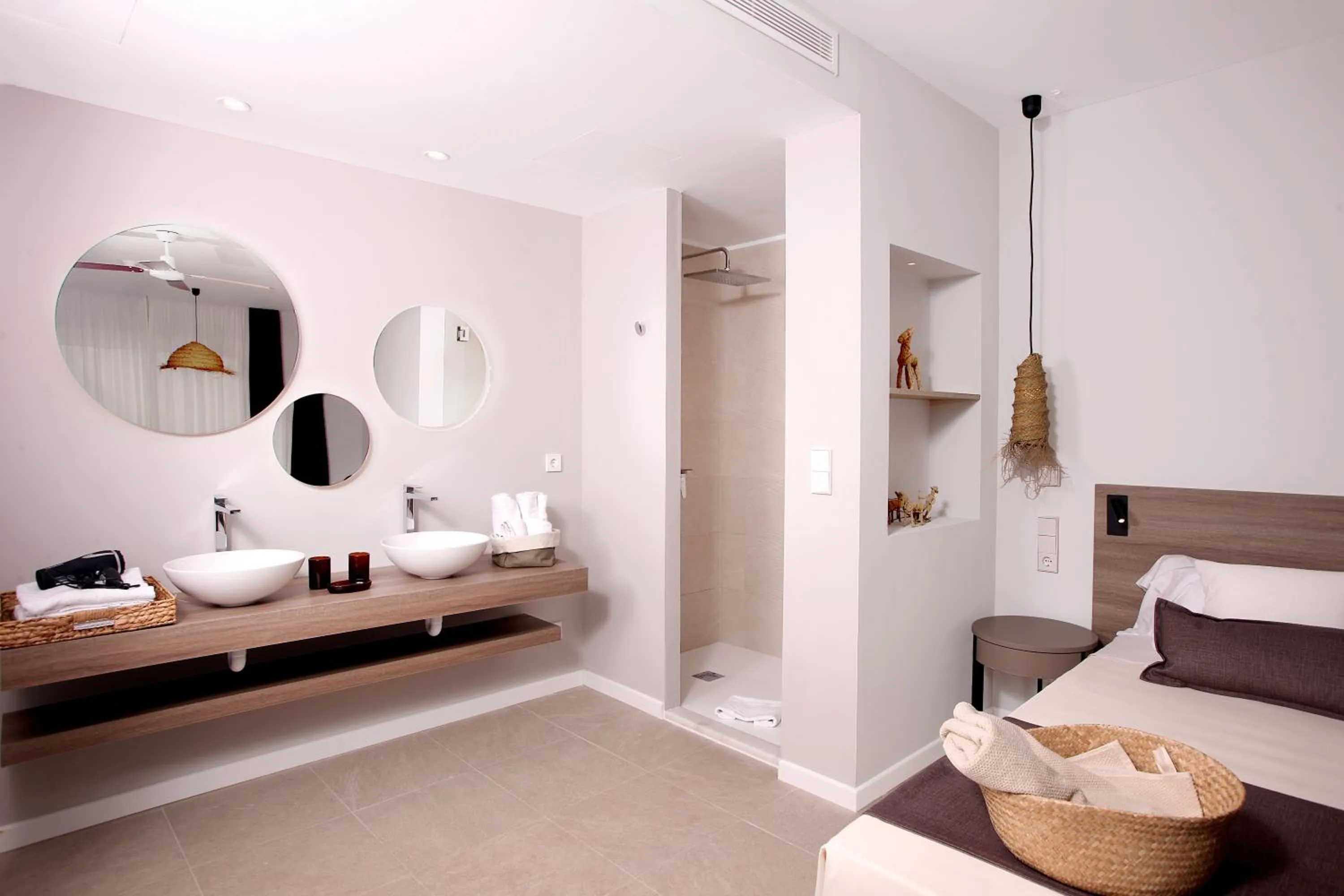 Bathroom, Bed in Eques Petit Resort