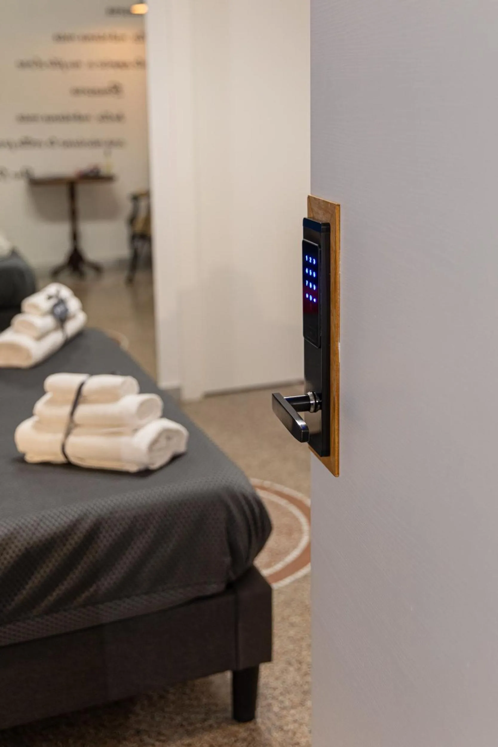TV and multimedia, Bed in Miracolo al Duomo Smart Accomodations