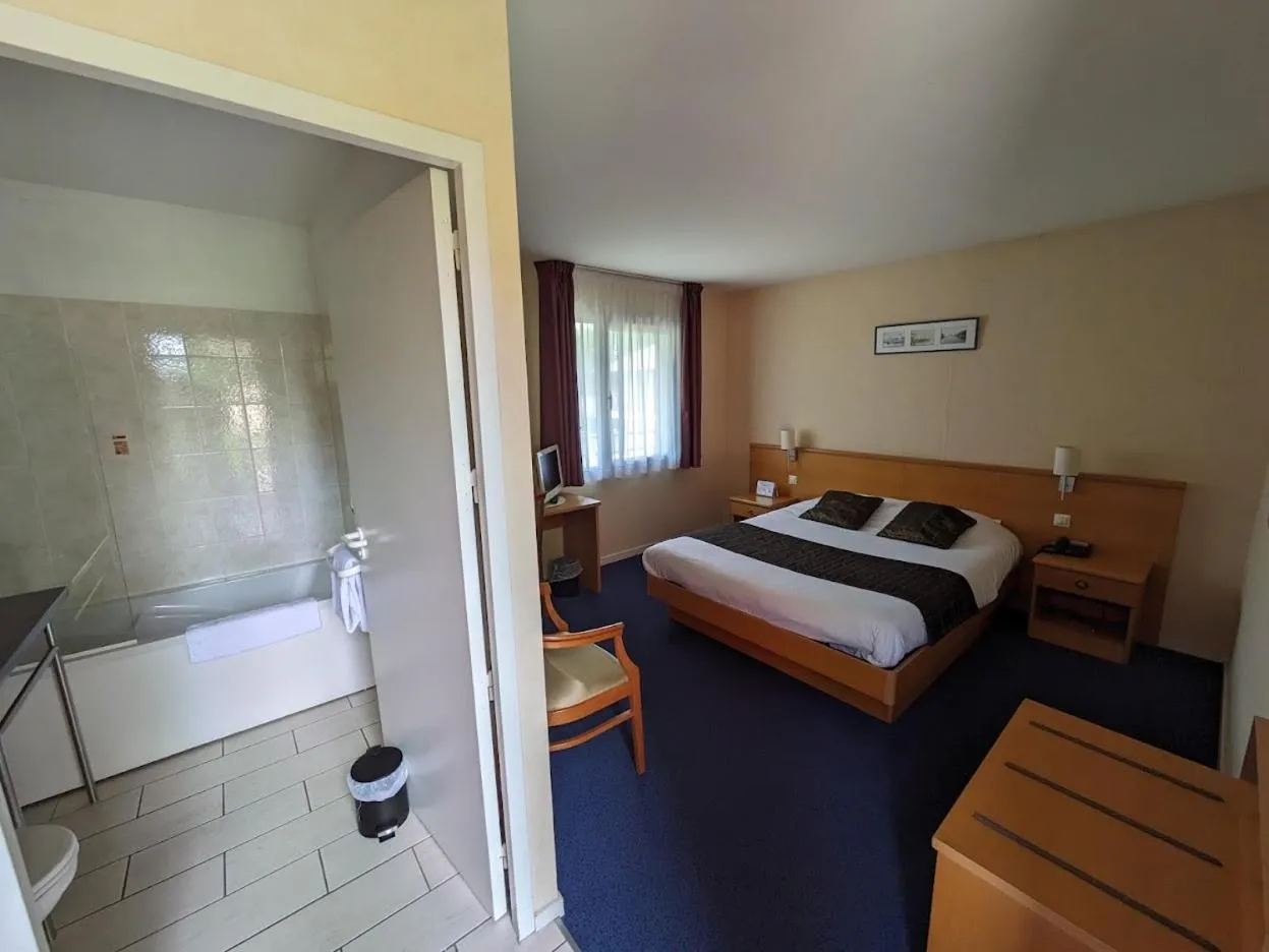 Bed in Hotel Anjou à L'Océane Angers-Le Mans