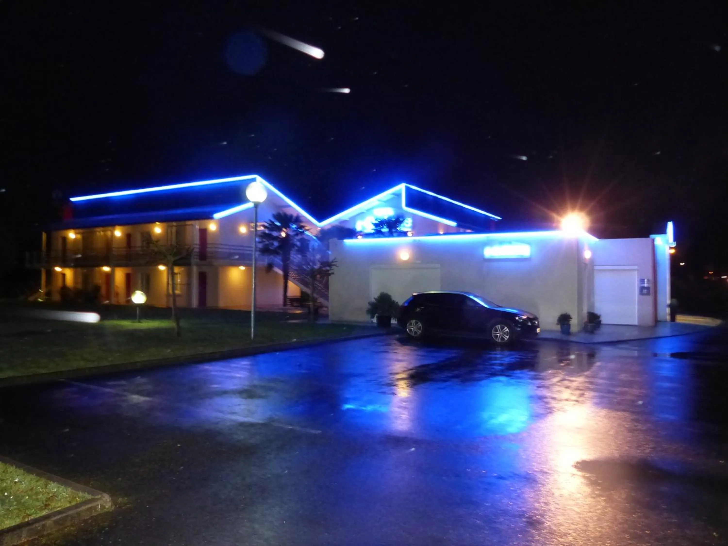 Facade/entrance in Hotel Anjou à L'Océane Angers-Le Mans