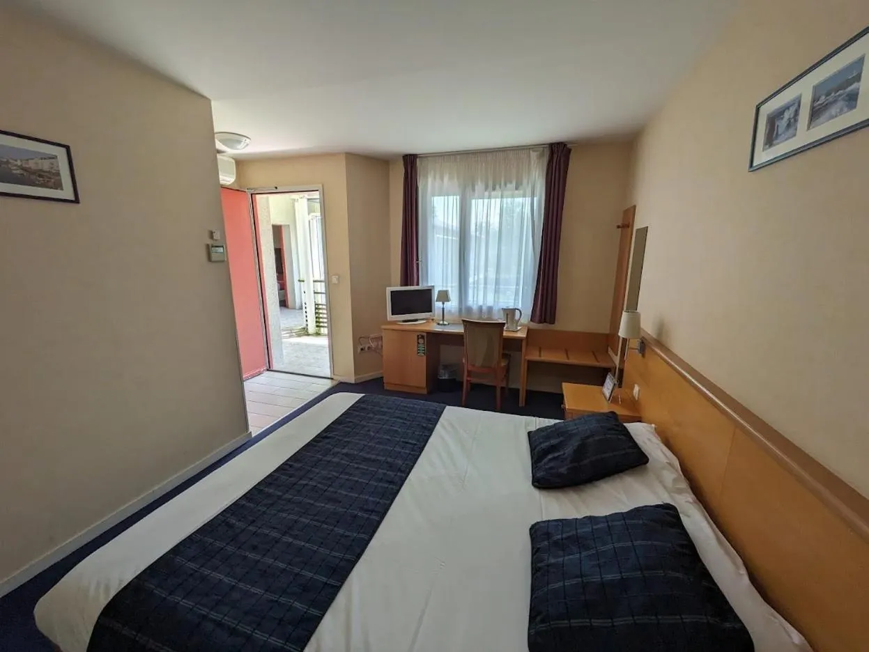 Bed in Hotel Anjou à L'Océane Angers-Le Mans