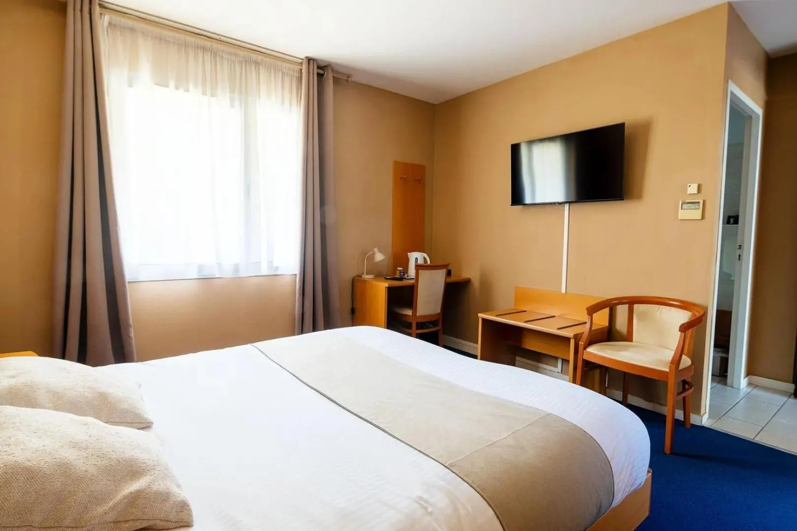 Bedroom, Bed in Hotel L'Océane Angers Parc Expo