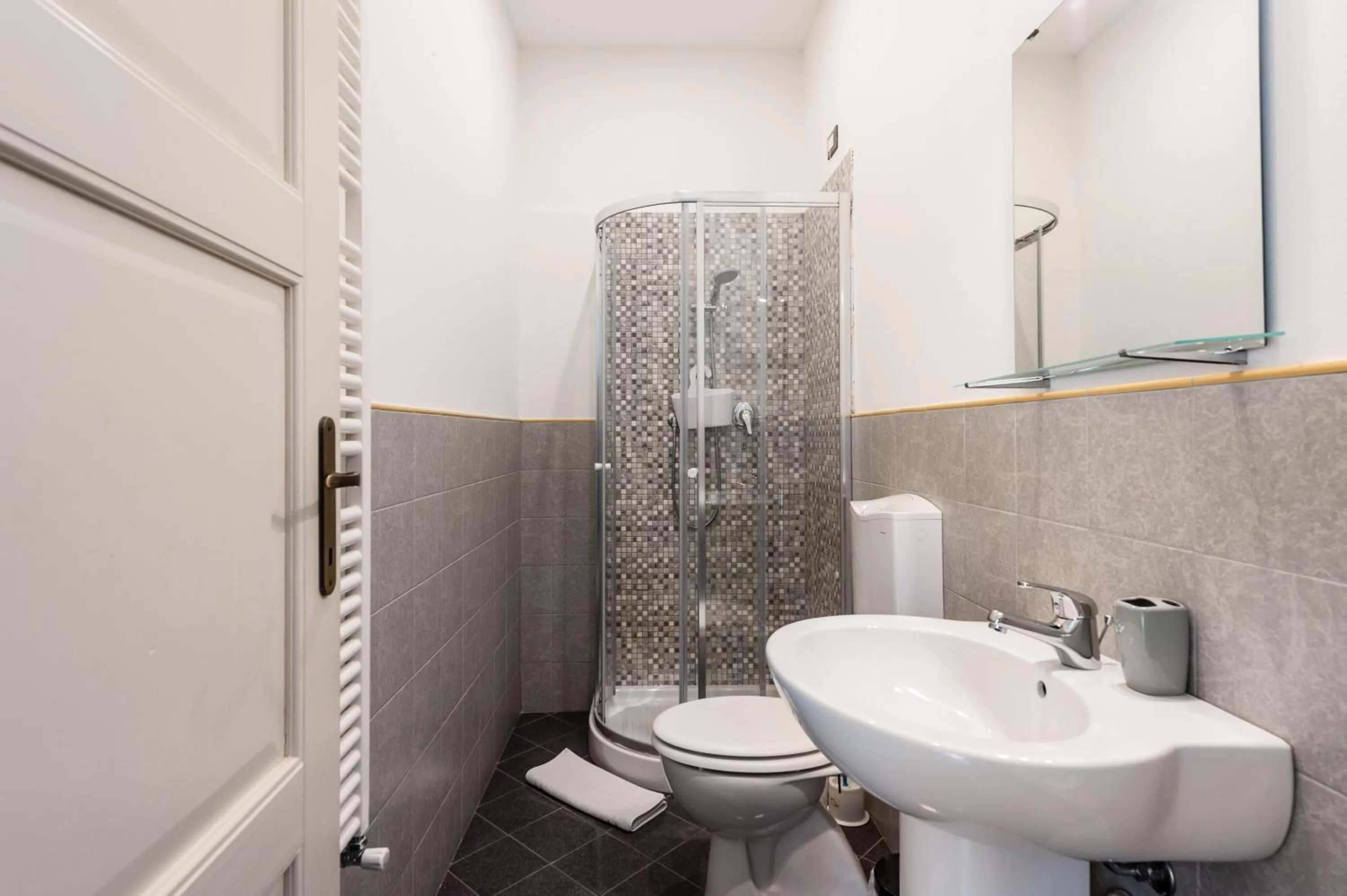 Shower in La Gemma Di Elena