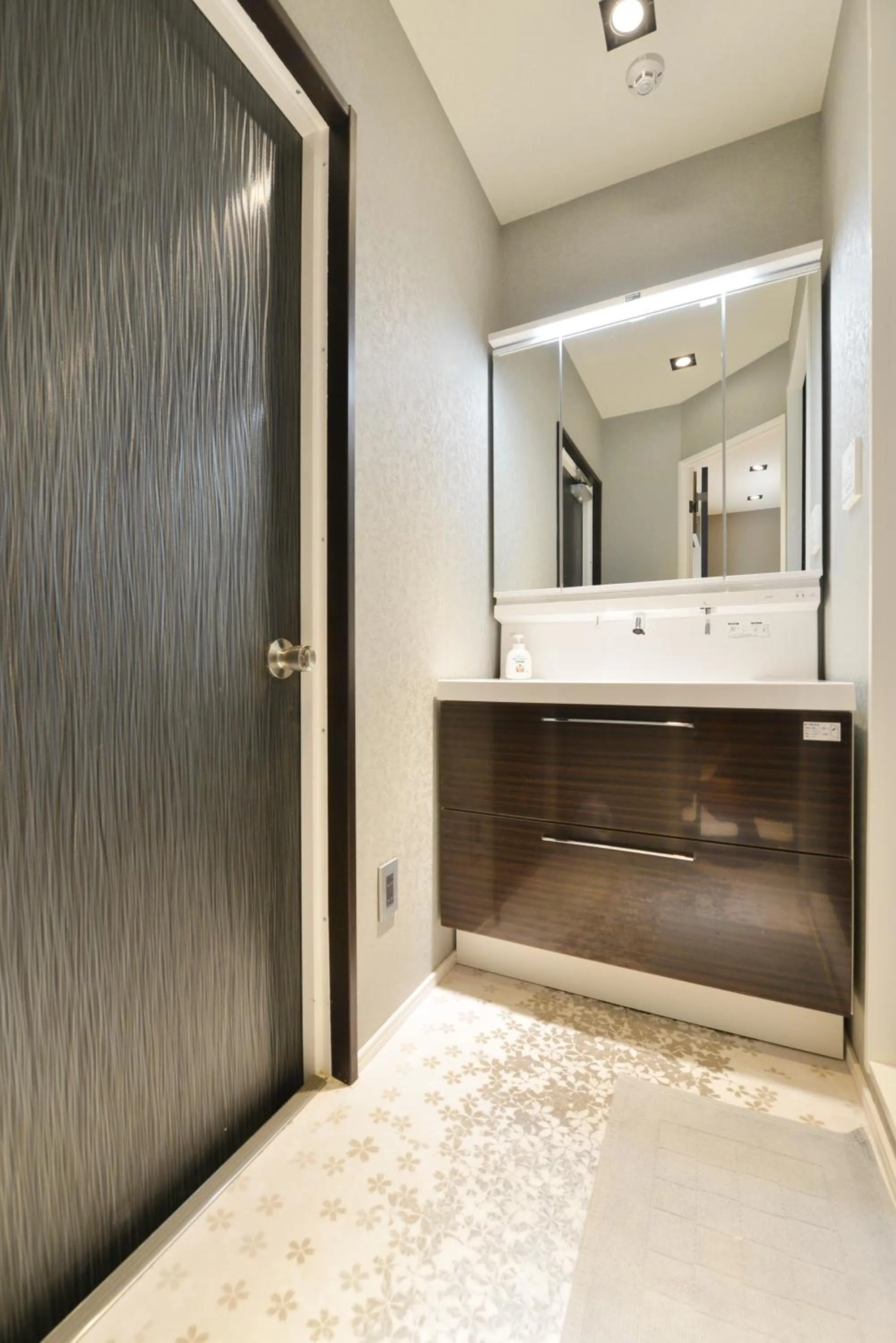 Bathroom in Real Life Meguro River